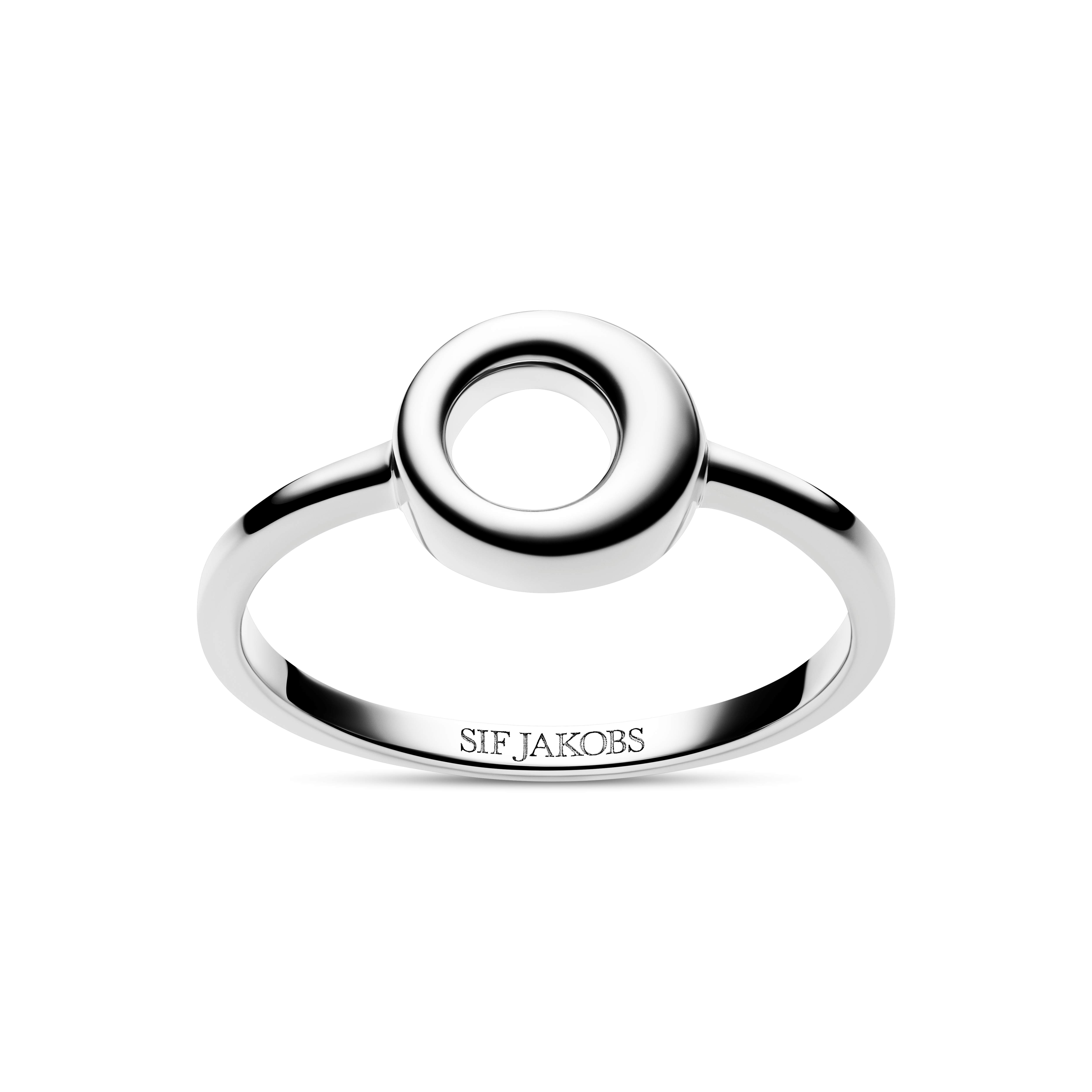 RING SELENE 18K GOLD PLATED, WITH A POLISHED SURFACE (54).
De specificaties zijn als volgt:
Ringmaat: 54