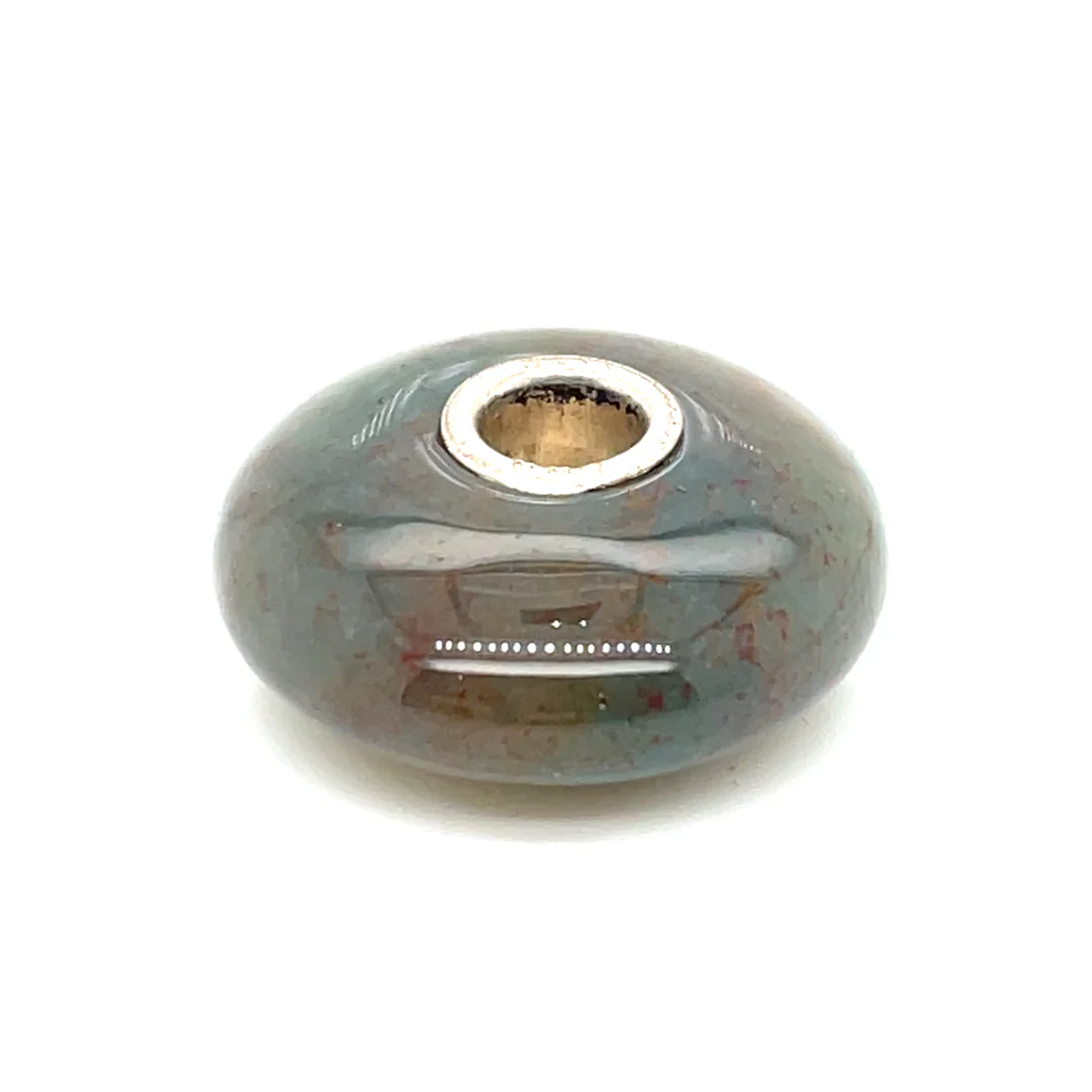 De Trollbeads bedel Mix Kleur, modelnummer TB-1292, combineert levendige kleuren in een uniek design. Gemaakt van hoogwaardig glas en zilver, biedt het een elegante uitstraling. Draag het aan een armband of halsketting voor een persoonlijke touch en mix met andere bedels voor een speels effect. Perfect voor elke gelegenheid.