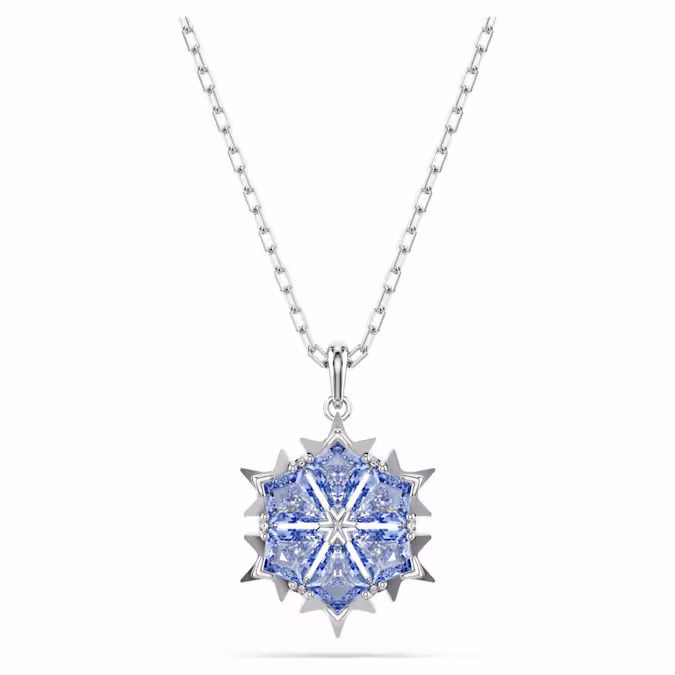 Omarm de betovering van deze kleine sneeuwvlok hanger, gemaakt met de tijdloze glans van grijsblauwe Swarovski Zirkonia. Het ontwerp met rhodium toplaag heeft een delicate ketting waarmee u moeiteloos van ‘s ochtends tot ‘s avonds kunt blijven feesten. Combineer het met andere Magic-sieraden voor extra glamour.
