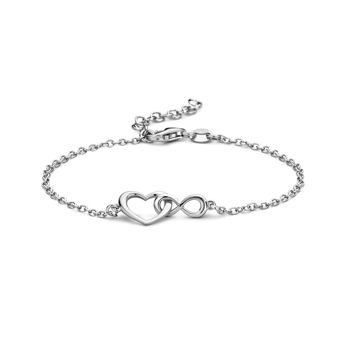 Zilveren armband met een hart en infinity. De draaglengte is 16cm met een extensie van 3cm. Uitgevoerd met een karabijn sluiting. De schakelbreedte is 1.7mm.