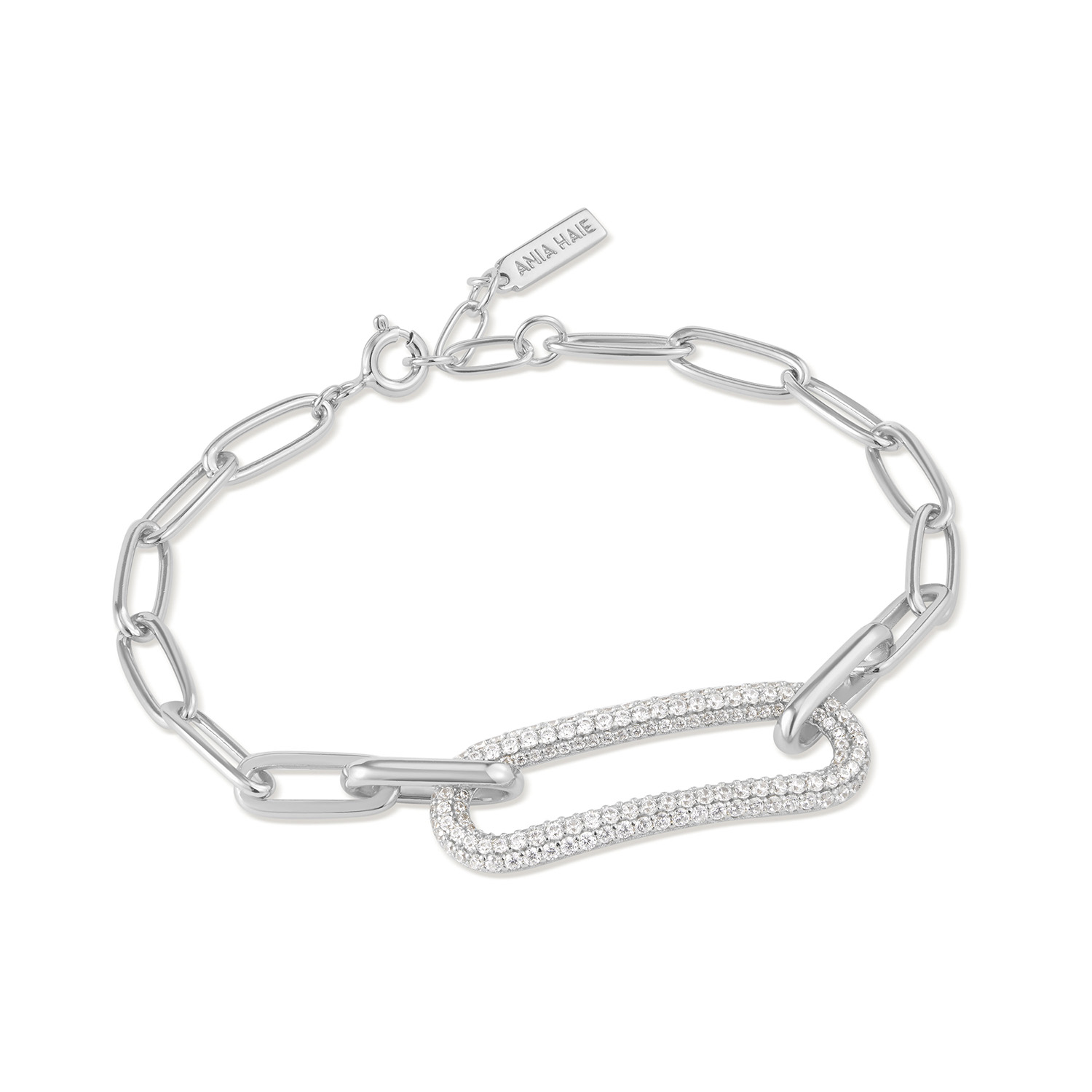 AH B051-01H Tough Love
Deze opvallende zilver gerhodineerde PavÃ© Link armband is een eye catcher door zijn speciaal gevormde rechthoekige tussenschakel vol gezet met zirkonia's. Compleet met een verstelbare sluiting voor de perfecte pasvorm. Voor elke vrouw een edgy elegante look. Sierlijk en chique, mooi te combineren met de andere sieraden van Ania Haie. 

HET MERK
GeÃ¯nspireerd door de laatste fashion trends is Ania Haie het toonaangevende sieradenmerk voor hoogkwalitatieve maar ook betaalbare zilveren sieraden, zonder op de kwaliteit in te leveren. Iedere collectie is gebaseerd op de laatste catwalktrends, waardoor Ania Haie snel tot hÃ©t sieradenmerk voor stijlbewuste consumenten is verkozen. Elk sieraad wordt ontworpen om te combineren met andere sieraden waardoor je je eigen look kunt creÃ«ren. Maar ook zijn Ania Haie sieraden opvallend genoeg om op zichzelf te dragen. 

SPECIFICATIES
- Silver PavÃ© Link Bracelet 
- Armband
- 925 gerhodineerd zilver 
- Zirkonia
- Lengte 16,5cm
- AH B051-01H