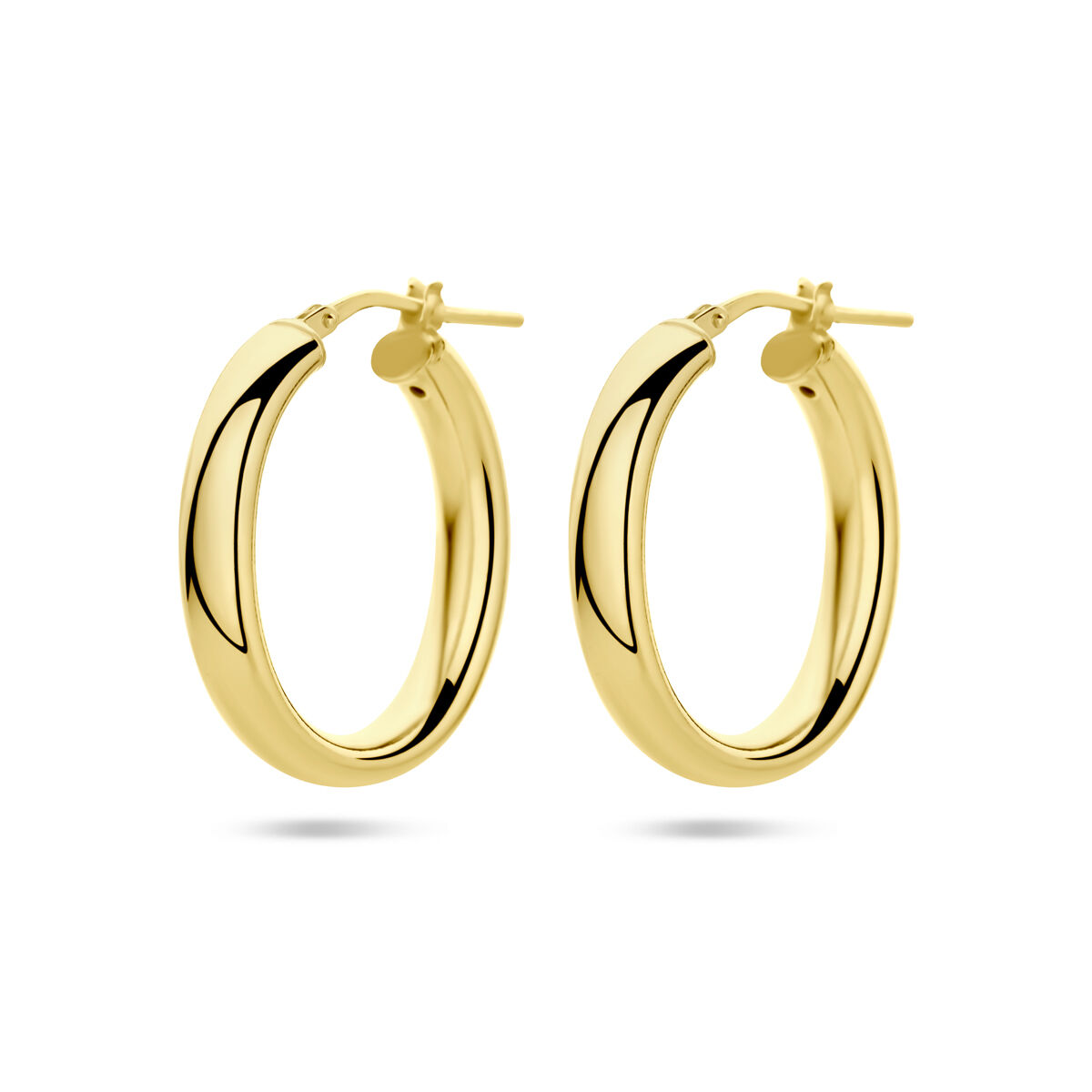 ZILVER VERGULD (GEEL) OORSIERADEN zijn verfijnde half-ronde creolen gemaakt van verguld zilver. Ze zijn glanzend met een gewicht van 5,2 gram en een afmeting van 27,5 mm. Perfect voor feestelijke gelegenheden of dagelijks gebruik. Draag ze met opgestoken haar om hun prachtige glans te accentueren. Een tijdloze toevoeging aan elke sieradencollectie.