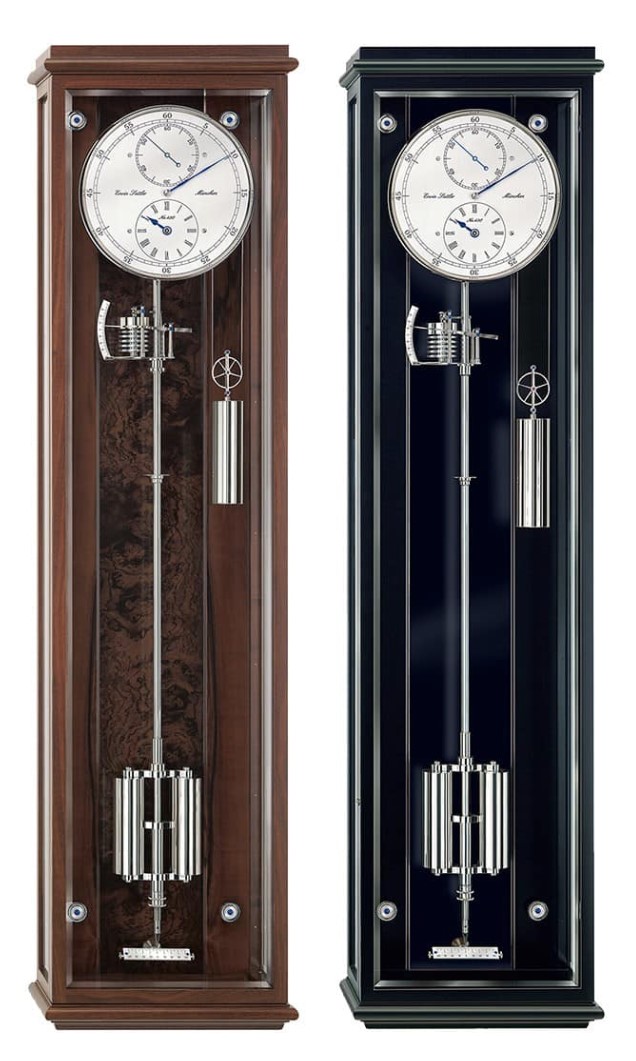 PRÄZISIONS-PENDELUHR ERWIN SATTLER CLASSICA SECUNDA 1995.
Zwart gelakt met hand gepolijste achterwand of met Makassar achterwand of notenhouten kast. 145 cm hoog, 37 cm breed en 18 cm diep. Facet geslepen mineraal glas. Uurwerk Sattler Kaliber 1955-4. Loopduur 30 dagen. Invar Compensatie slinger met temperatuur en luchtdruk compensatie. 5 Precisie kogellagers en 9 in speciale Chatons verschroefde Robijn lagers en 2 Agaat ankerpaletten. Verzilverde wijzerplaat. Geblauwd stalen wijzers. 
