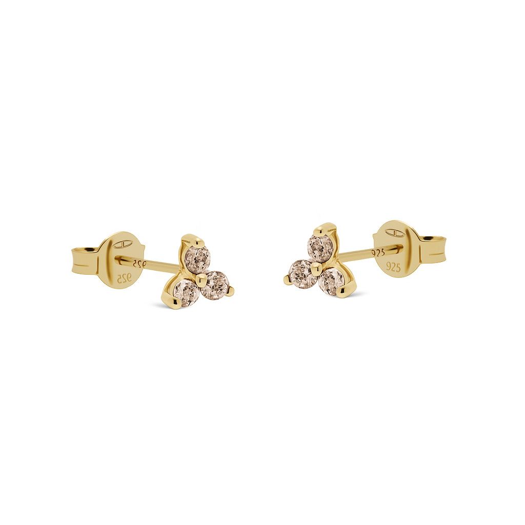 De Karma Zirconia Triple Flower CARAMEL Goldplated, modelnummer KAR-R48GPCA, is een prachtige toevoeging aan je sieradencollectie. Deze nikkelvrije stud oorbellen vallen op door hun drievoudige bloemenontwerp bezet met zirconia-steentjes. Perfect te combineren met een chique avondoutfit of om een casual look een elegante touch te geven.
