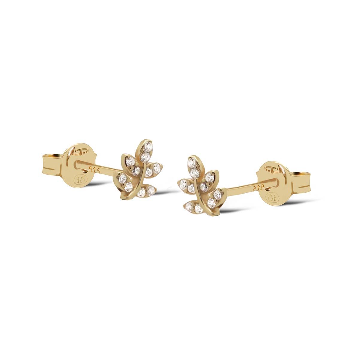 Karma Zirconia Leaf Goldplated, modelnummer KAR-R172GP, is een stijlvolle oorstekers. Deze oorbellen zijn goudgeplateerd en nikkelvrij, ideaal voor gevoelige oren. Perfect voor zowel dagelijkse looks als speciale gelegenheden. Combineer ze met een elegante outfit om je stijl te verrijken. Een must-have voor elke sieradencollectie!