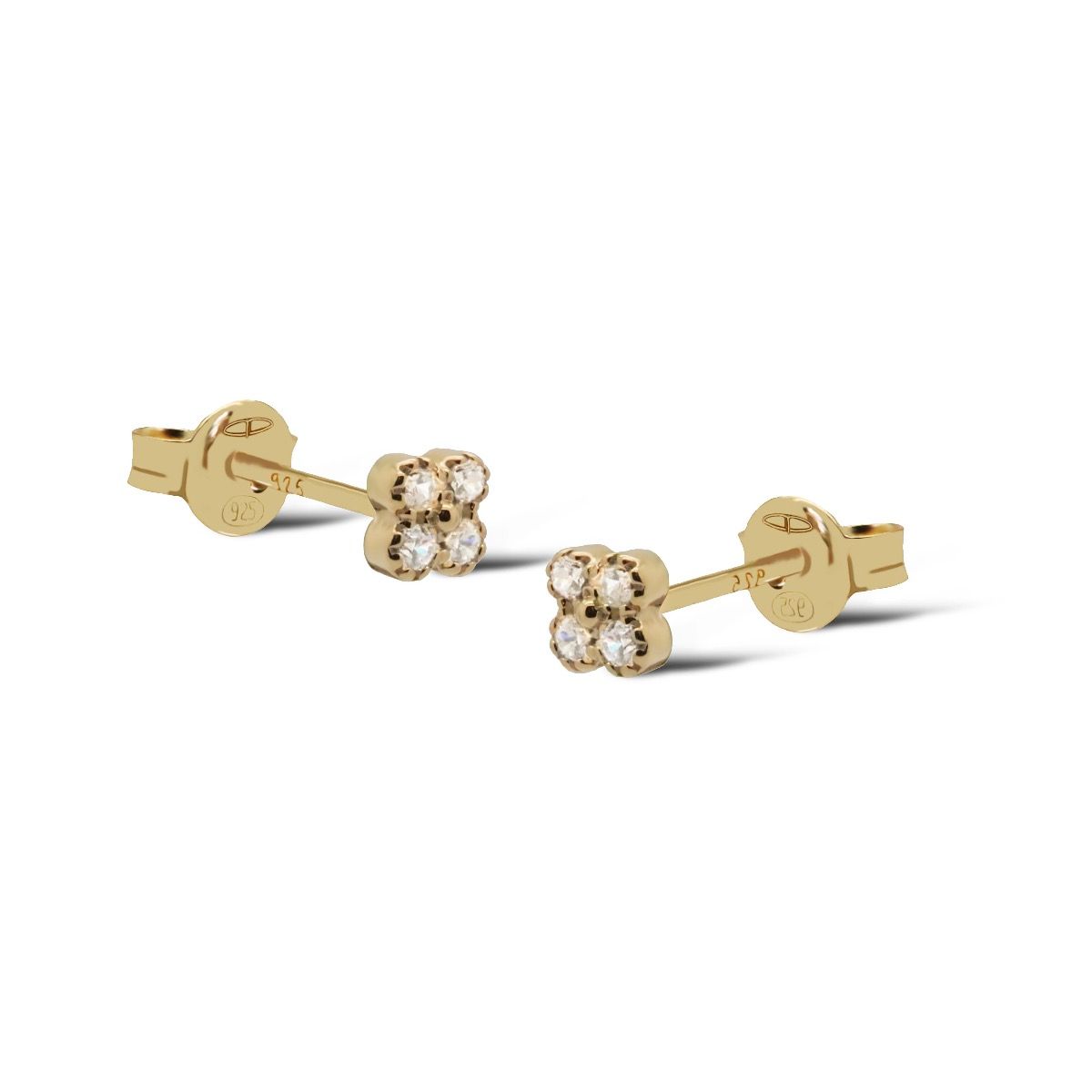 De Karma Symbols JULI Zirconia Clover Goldplated (modelnummer KAR-R166GP) is onderdeel van de categorie sieraden, specifiek oorstekers. Deze nikkelvrije sieraden zijn ideaal voor mensen met gevoelige oren. Draag ze als verfijnde toevoeging aan je dagelijkse outfit of om een chique avondlook compleet te maken. Hun klavervorm met zirconia-details straalt elegantie uit.