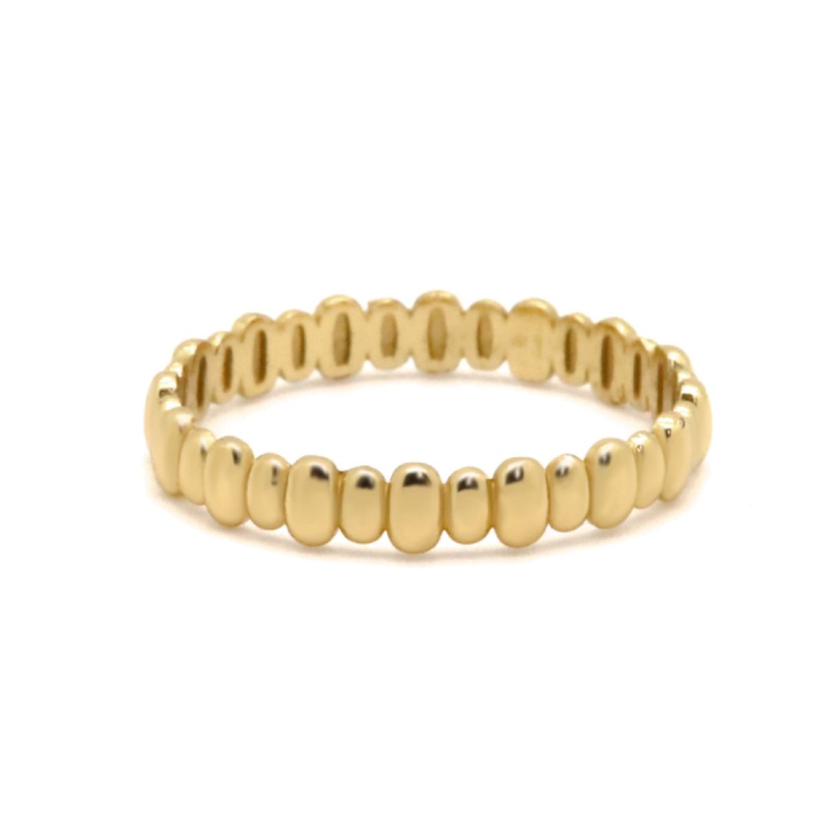 De Karma Ring MOSA Ribble Goldplated maat 56, modelnummer KAR-R060GP56, is een schitterende ring ontworpen voor elegantie. Deze nikkelvrije ring biedt een luxueuze uitstraling zonder allergieën te veroorzaken. Draag het als een statement stuk bij een chique avondoutfit of combineer subtiel met andere sieraden voor een stijlvolle everyday look. Perfect voor elke gelegenheid.