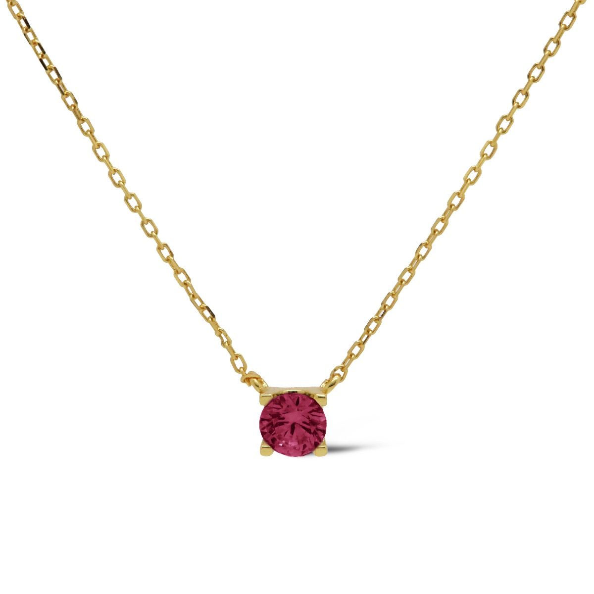 Productnummer KAR-T309GPRR: De Karma Ketting TESS Goldplated RUBY RED is een nikkelvrije, stijlvolle halsketting die elke outfit opwaardeert. Draag deze elegante ketting als blikvanger bij een eenvoudige blouse of jurk voor een verfijnde look. Perfect voor zowel dagelijks gebruik als speciale gelegenheden.