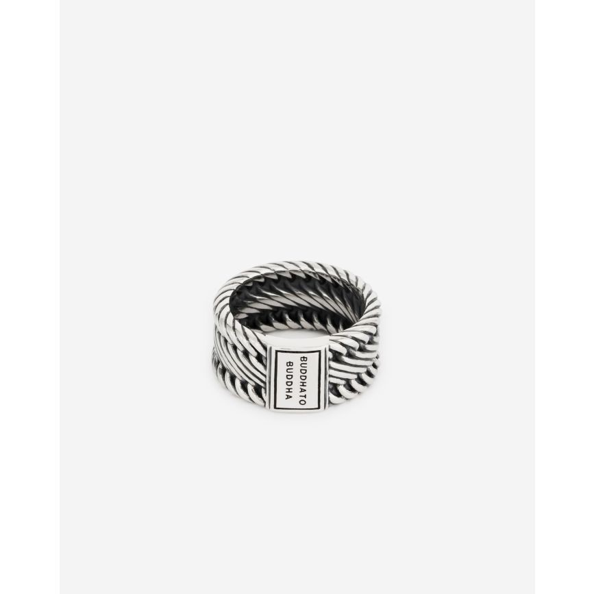 De Buddha to Buddha Ring Edwin Small is een verfijnd en stijlvol sieraad van het merk Buddha To Buddha. Deze ring combineert vakmanschap en tijdloos design. Gemaakt van hoogwaardig zilver, is het ideaal voor dagelijks gebruik. Draag het solo voor een subtiele uitstraling of combineer met andere ringen voor een gelaagd effect. Perfect voor elke gelegenheid.
