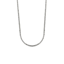 Zilveren Koningsschakel ketting welke perfect past bij het smalle fijn gevlochten 151 armbandje uit de mix & match Hook Serie. De zilveren Koningsketting 651 Connect is onderdeel van een set bestaande uit drie verfijnde karabijn kettingen welke perfect onderling met elkaar te combineren zijn. De 170 ketting & de 169 fox ketting zijn de andere kettingen uit deze mini hook serie. De SILK mini hook karabijn serie is zo’n beetje een van de populairste favoriete series om eindeloos mee te combineren.