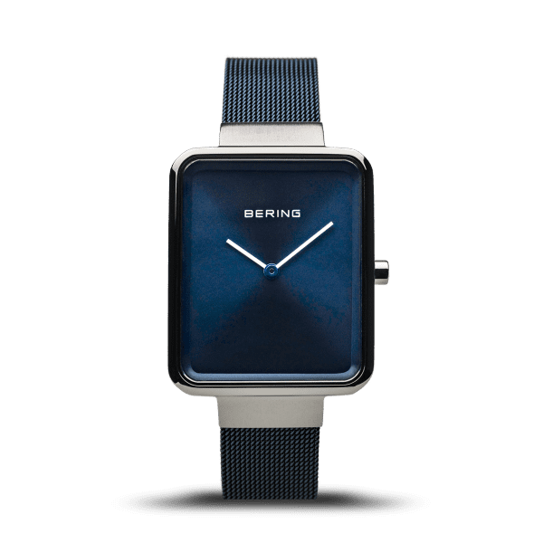  Klassiek, puristisch en toch spannend. Perfect stijlvol samen met contemporain  minimalisme. De CLASSIC-COLLECTIE is geïnspireerd op Deens design en staat voor unieke horloges die je dagelijkse stijl perfect accentueren.    Zeer hard kristalhelder en krasvast saffierglas zorgt dat de prachtige wijzerplaat duidelijk zichtbaar is. 