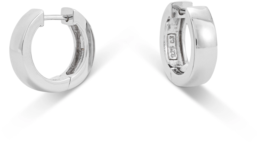 een paar rechte zilveren creolen 4,5mm breed en doorsnede 16.4mm