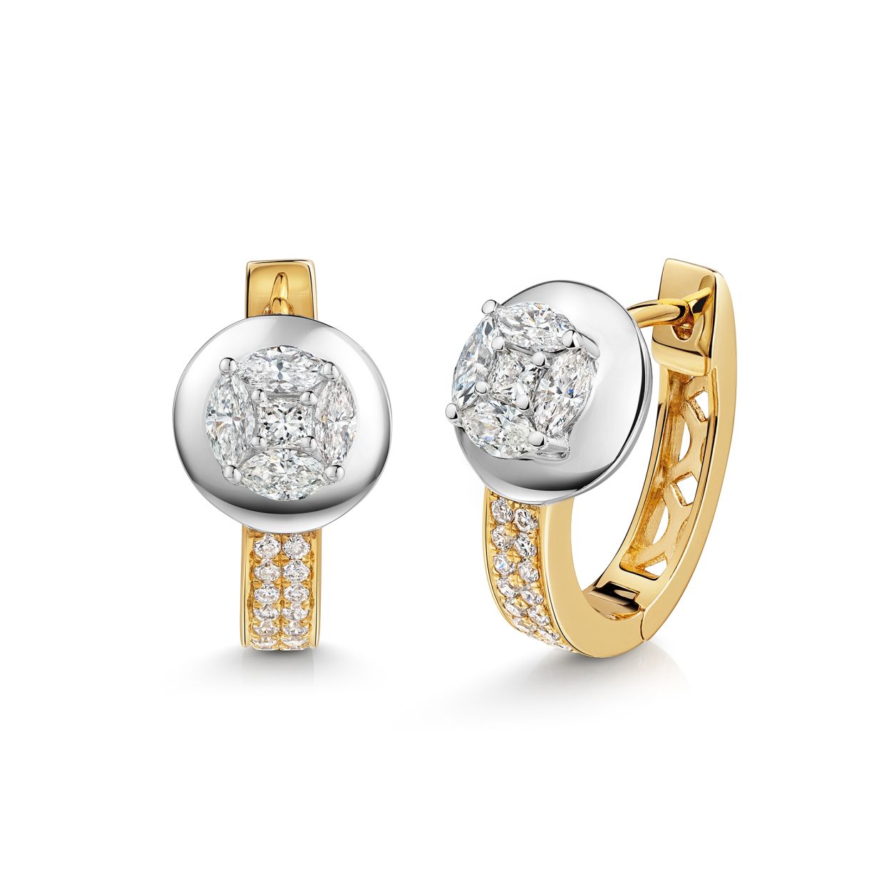 Entdecken Sie diese Elegante 585/- Gelbgold Creolen mit 32 funkelnden Diamanten, perfekt für Ihren stilvollen Auftritt. Diese Ohrringe aus der Kategorie „Schmuck“ sind ein Must-Have für jeden Anlass. Kombinieren Sie sie mit einem schicken Abendkleid oder verleihen Sie Ihrem Alltagslook einen Hauch von Glamour. Ideal für einen eleganten und modischen Auftritt.