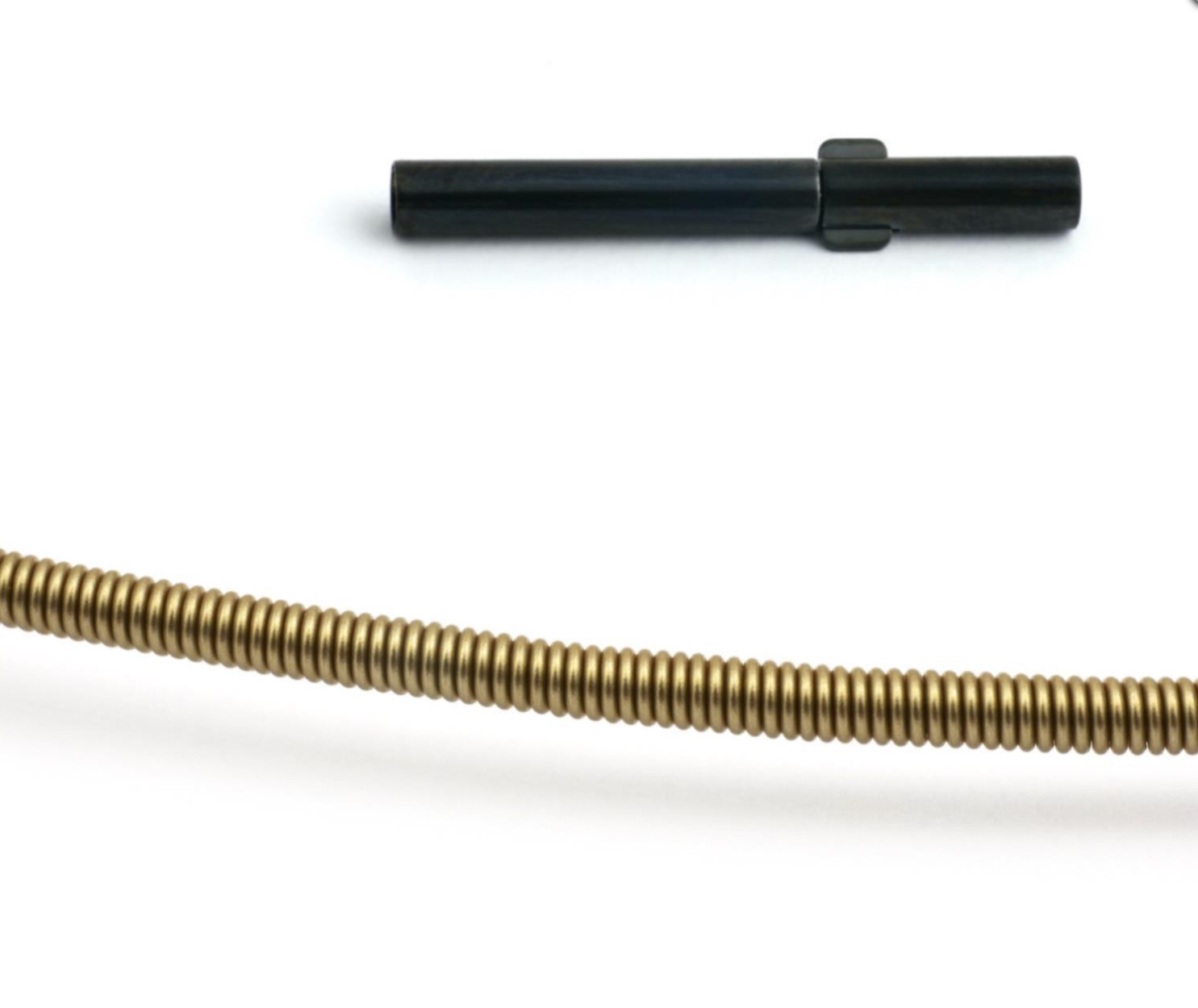 Der Spirale Bronze 4,0 50cm ist ein exquisiter Halsreif in der Kategorie Schmuck. Hergestellt aus hochwertigem eloxierten Edelstahl, ist es ein stilvolles Accessoire für jeden Anlass. Am besten wird es über einem schlichten Oberteil oder einem eleganten Kleid getragen, um einen Hauch von Raffinesse zu verleihen. Perfekt für einen edlen und dennoch modernen Look.