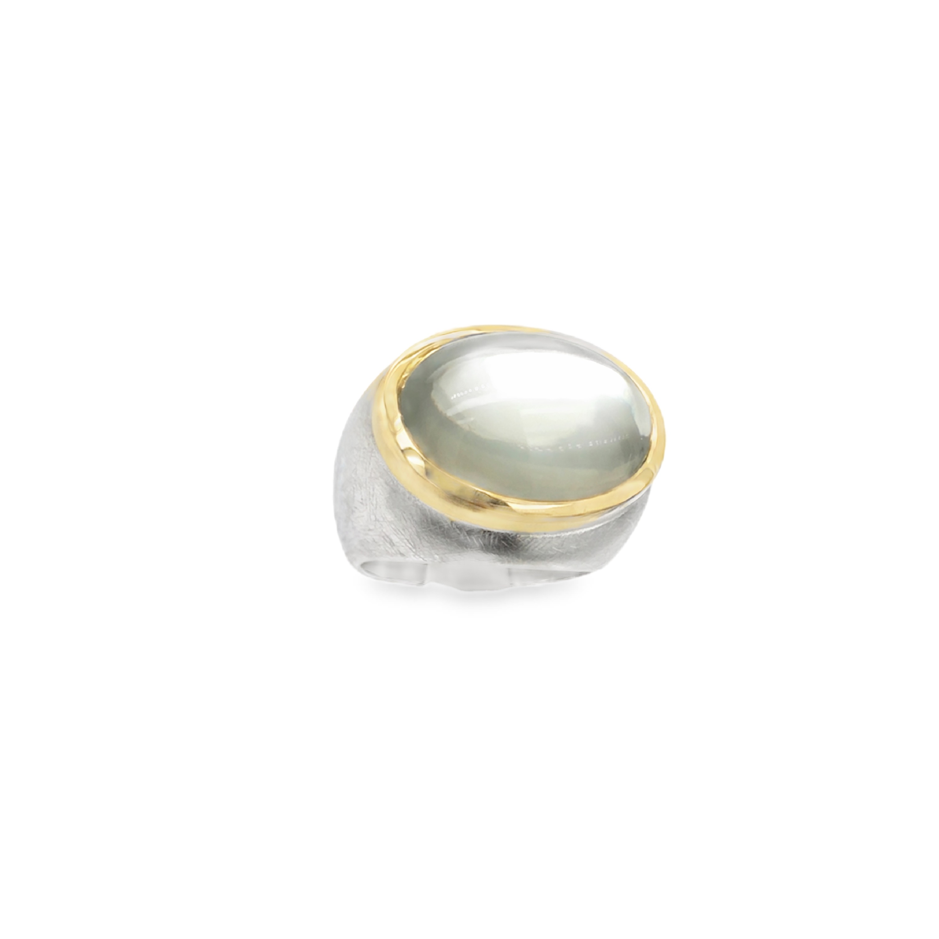 Ring gefertig in Silber und der Fassrand in Gold 750/ooo, mit einem grünen Mondstein 14,25ct
Größe 55. Eine anfallende Ringweitenänderung ist inklusive.