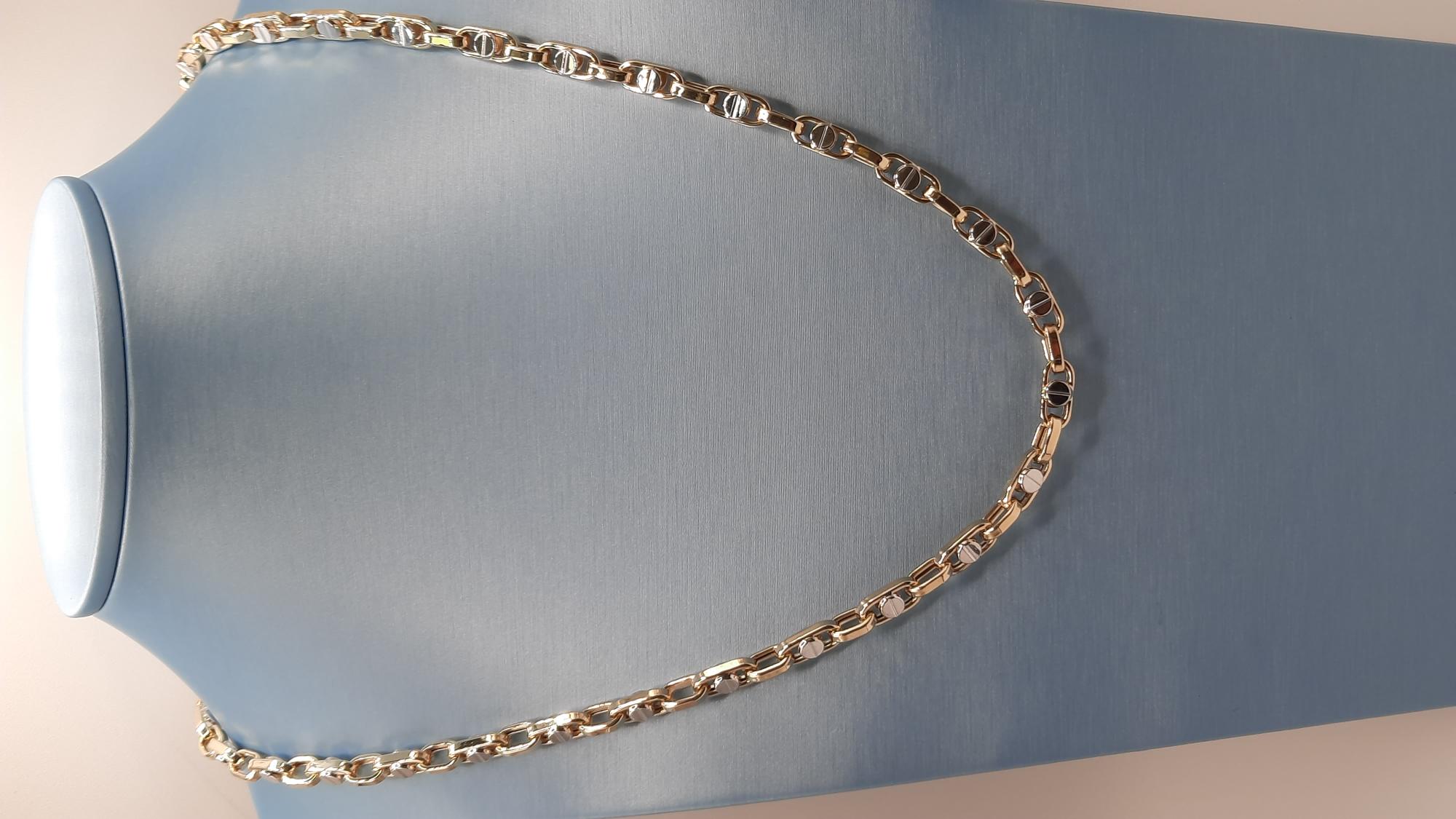 De Gouden Magnum Ketting 14kt, modelnummer 00093, is een prachtige gouden halsketting met een gewicht van 20,24 gram en een breedte van 5,4 mm. Deze glanzende 14-karaats gouden ketting is ideaal om te dragen bij zowel formele als informele gelegenheden. Combineer het met een elegante avondjurk of een stijlvolle casual outfit voor een verfijnde look.
