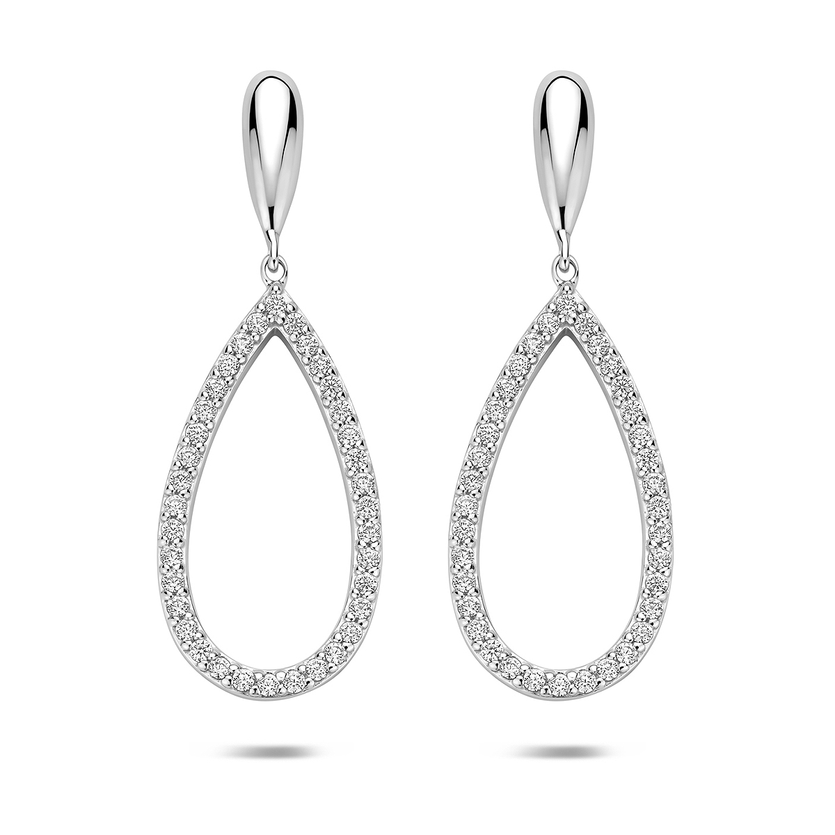 zilveren oorhangers uitgevoerd met zirkonia. De oorhangers hebben een totale hoogte van 43mm.