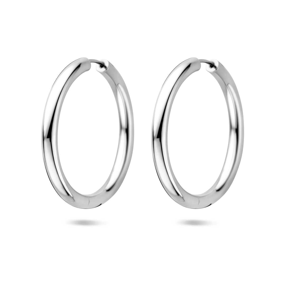 Gerhodineerd 925 zilveren klapoorringen met een afmeting van 39x4mm.
