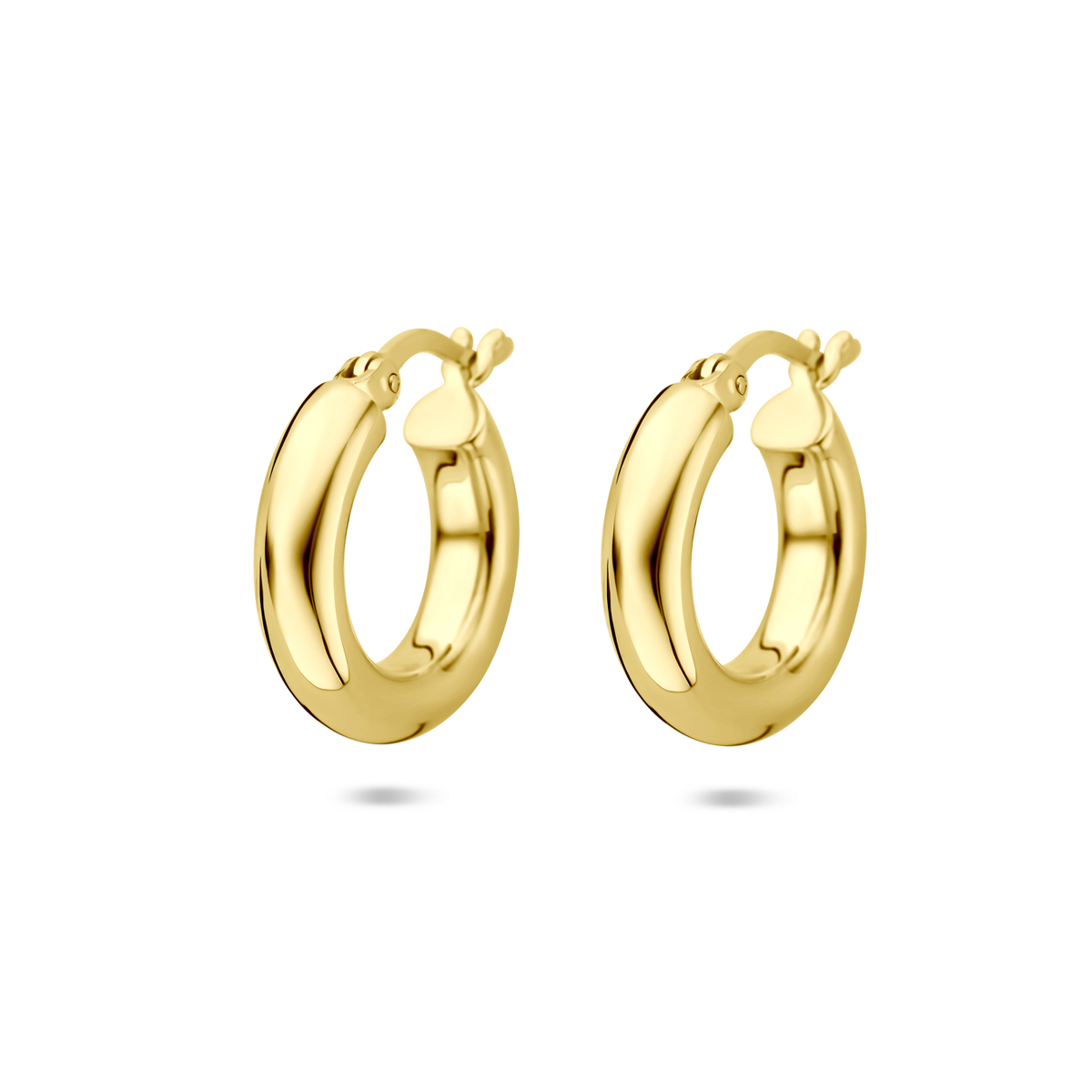 Verguld 925 zilveren oorringen met een afmeting van 17x4,5mm. Geen garantie op plating.