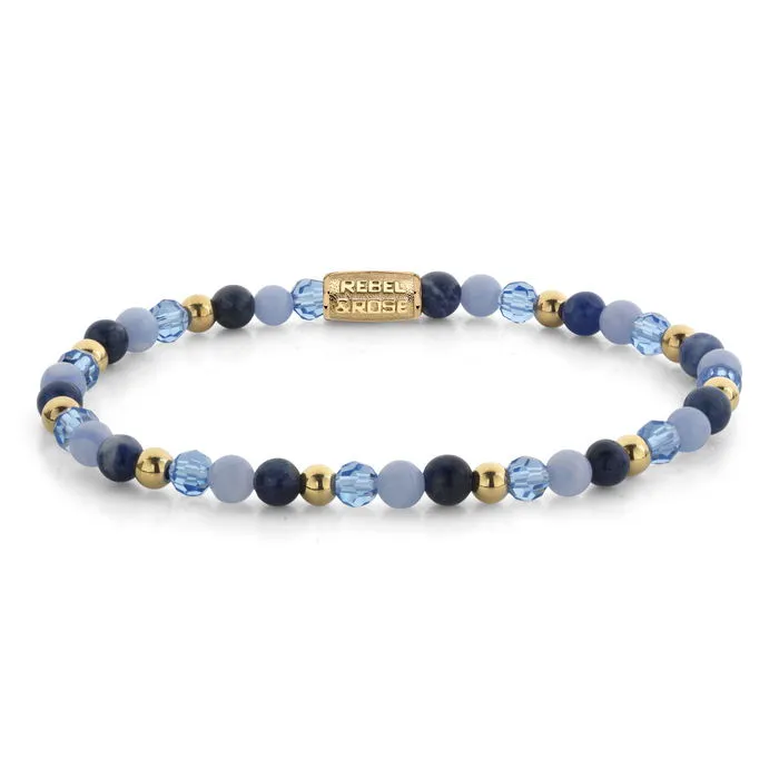 Rebel & Rose Mix Winter Blues Glam Rocks RR-40168-G-M Armband Blauw 17,5cm 4mm
Trendy en stoere Rebel & Rose armband voor dames en heren in het blauw met goudkleur uit de serie More Balls Than Most. De RR-40168-G-M Rebel en Rose armband is gemaakt van 4mm blauwe agaat, blauwe sodaliet en blauwe glass rock stenen met daartussen RVS ion-goldplated kralen. De armband heeft als eyecatcher het goudkeurige edelstalen Rebel & Rose logo. De lengte van de armband is 17.5 cm. Alle Rebel and Rose bracelets worden gemaakt van de beste materialen. Een Rebel & Rose armband is een stoere armband voor dames en heren en perfect te combineren met andere juwelen en diverse outfits.
Rebel & Rose Winter Blues Glam Rocks armband 4mm verguld
- Serie: More Balls Than Most
- Steensoort: Agaat, sodaliet, glass rock
- Steenkleur: Blauw
- Afwerking: Glanzend
- Edelstalen logo, verguld
- Breedte: 4 mm
- Lengte: 17.5 cm
Rebel & Rose RR-40168-G-M Winter Blues Glam Rocks goldplated 4mm Armband 17,5cm
Juwelierswebshop.nl is officieel dealer Rebel & Rose armbanden en sieraden - Rebel & Rose armbanden online.
REBEL & ROSE armbanden van natuursteen voor dames en heren - GRATIS verzending in NEDERLAND vanaf Euro 49,- !