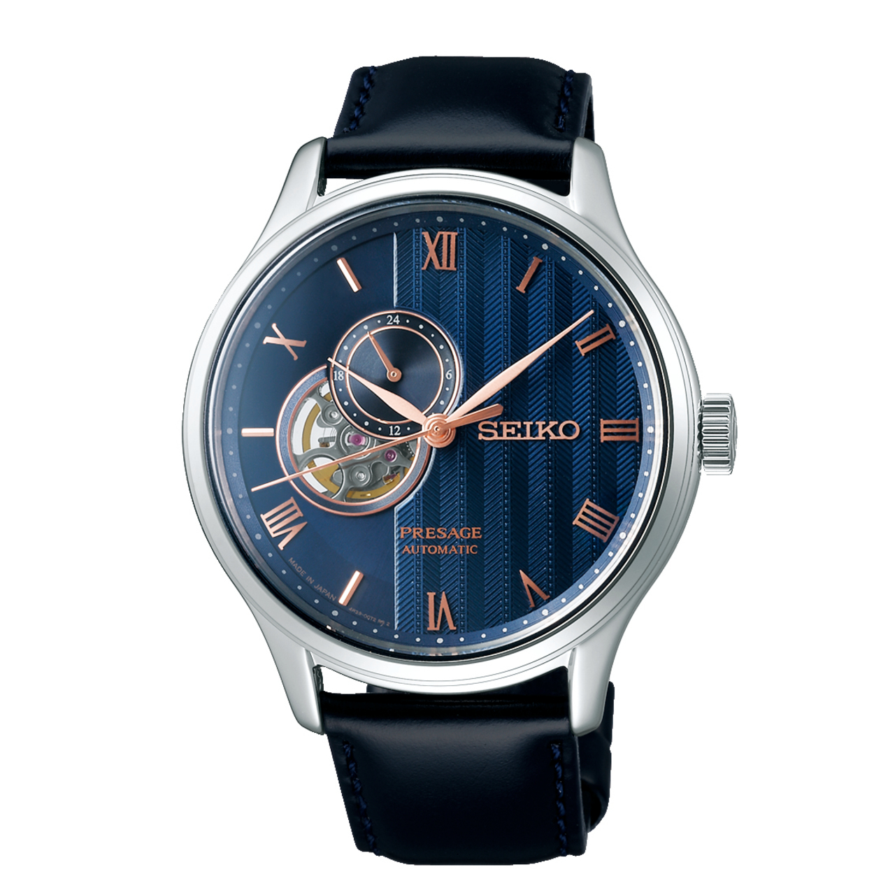 Dit herenhorloge is van het merk Seiko. Het is een analoog horloge gemaakt van leer. De diameter van de kast is 41.8 mm en de kast is 13 mm dik.
De verdere specificaties van het horloge zijn als volgt:
Glassoort: saffier glas
Bandbreedte: 18
Kastmateriaal: staal
Waterdichtheid: 3 ATM
Techniek: automaat