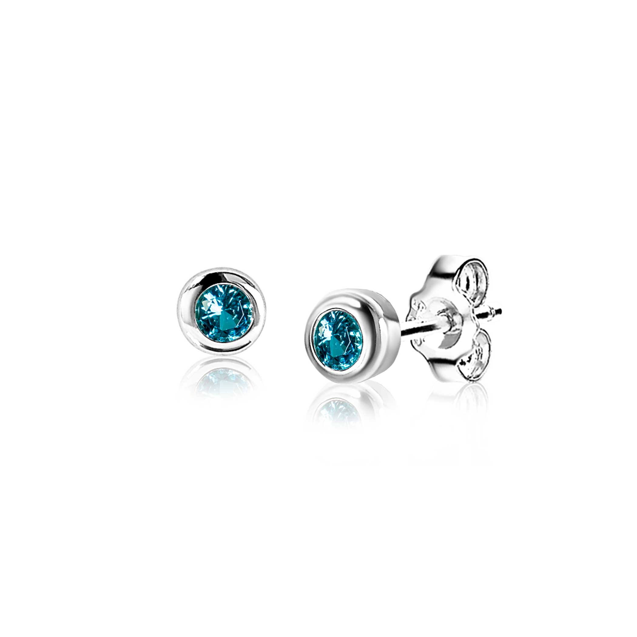 BIRTHSTONE zilveren oorknoppen 4mm MAART, staan symbool voor iemand die in de maand maart is geboren. In maart is de geboortesteen 'blauw aquamarijn zirconia'. Iedere geboortesteen heeft haar eigen betekenis. De oorsieraden zijn vervaardigd van eerste gehalte zilver (925) en voorzien van een extra rodiumlaag voor een langdurige glans.