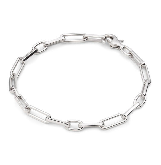 De zilveren armband met modelnummer 104.0991.19 is een elegante toevoeging aan uw sieradencollectie. Deze verfijnde armband valt onder de categorie "jewel" en is van het type "bracelet". Draag het als een opvallend accessoire bij zowel casual als formele outfits voor een vleugje verfijning en stijl. Perfect voor elke gelegenheid!