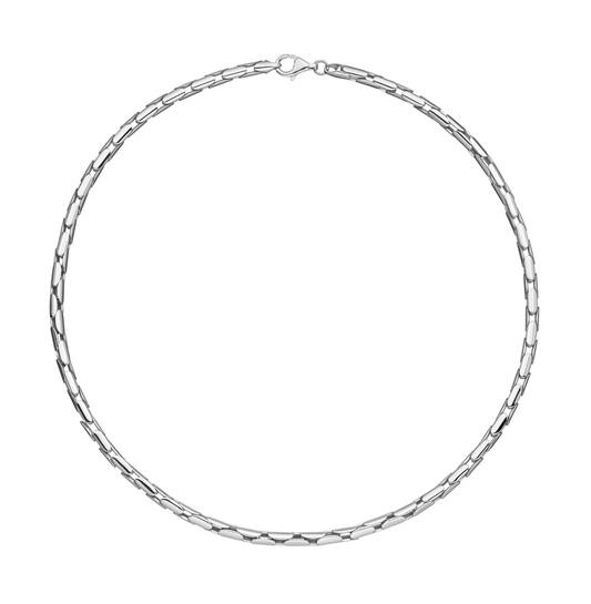 De zilveren collier met modelnummer 102.0987.45, van een niet-gespecificeerd merk, valt onder de categorie JEWEL en is een NECKLACE. Dit elegante sieraad voegt een vleugje klasse toe aan elke outfit. Ideaal voor zowel dagelijkse als formele gelegenheden, draag het solo voor een subtiele look of combineer met andere kettingen voor een gelaagd effect.