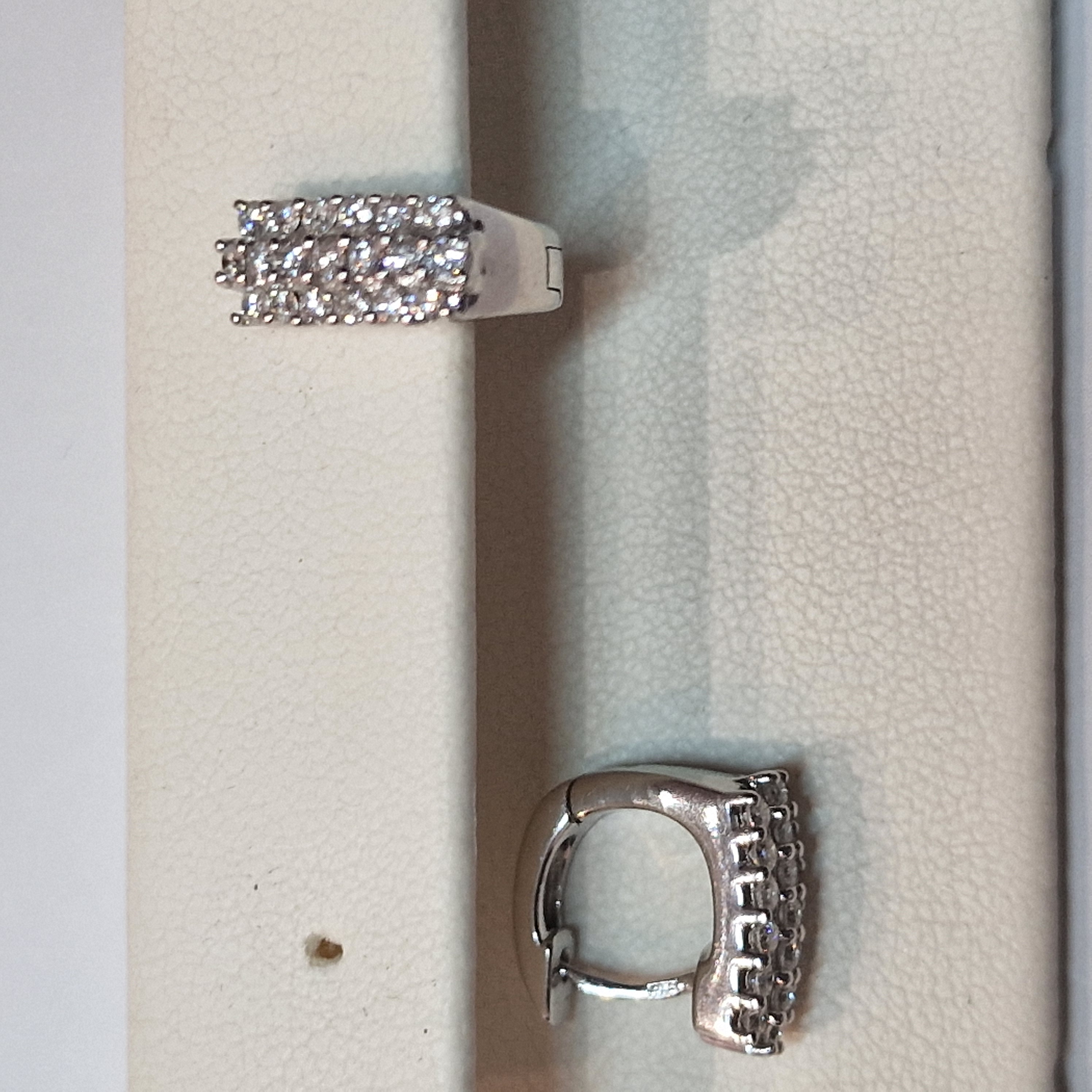 14k witgouden oorbel met diamant