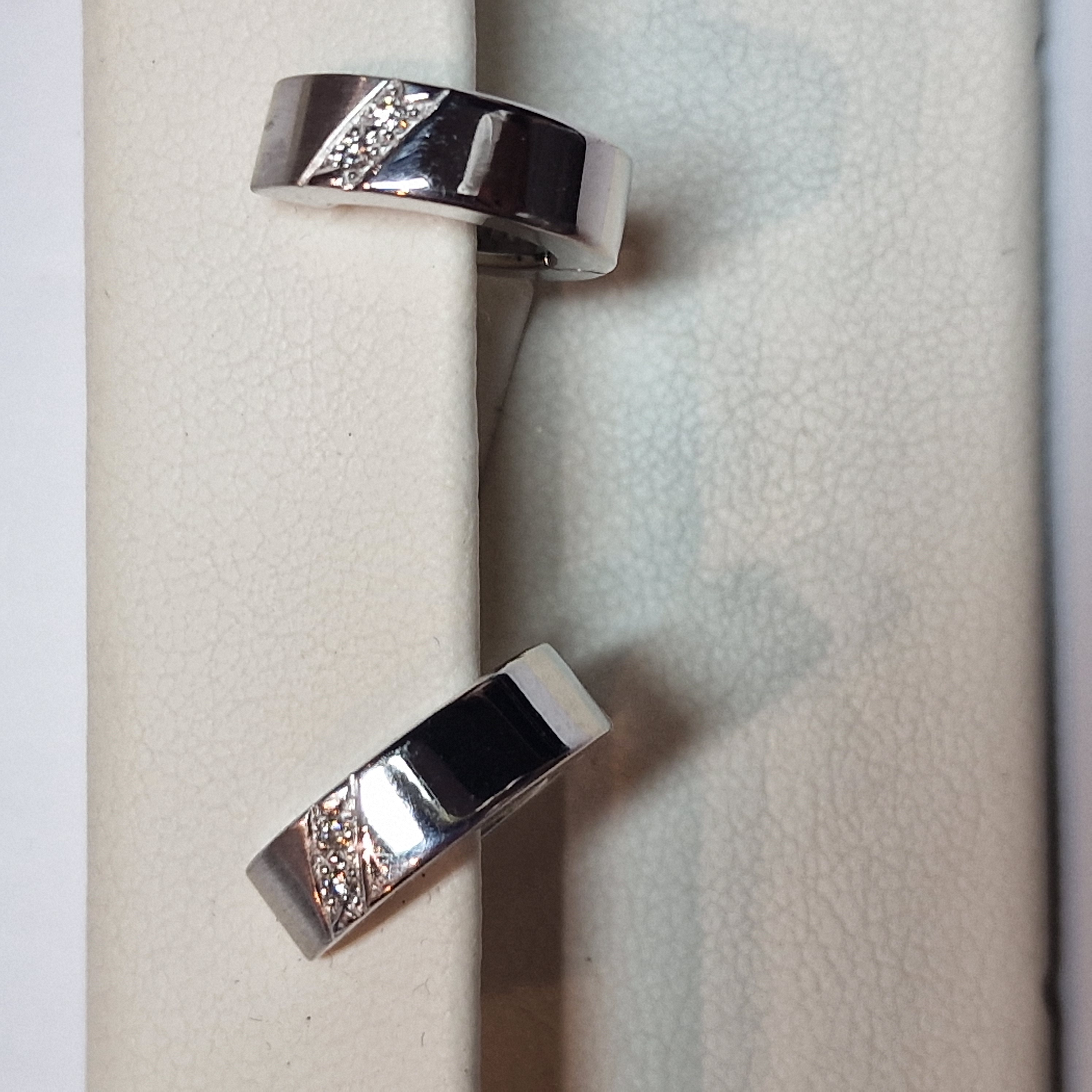 14k witgouden klapcreool met diamant