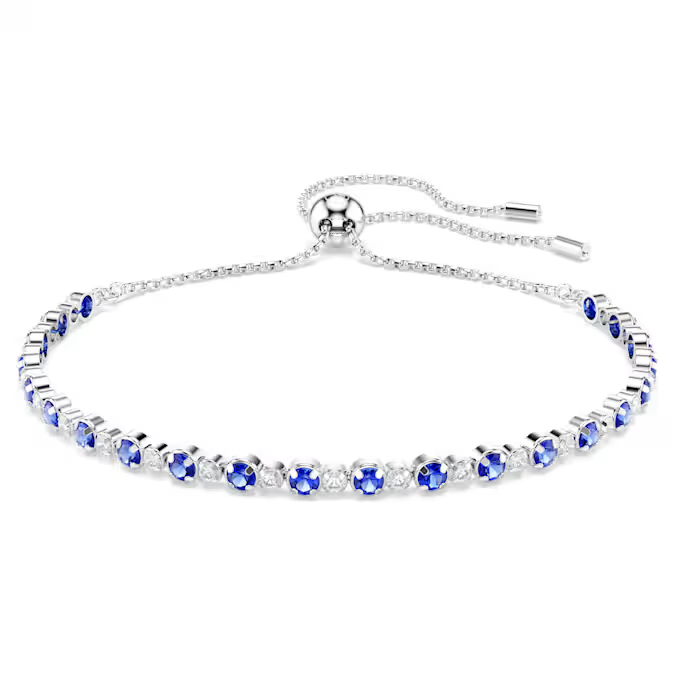 Maak looks speciaal met deze elegante en opvallende tennisarmband uit de Matrix-lijn. Het ontwerp bevat een prachtige rij diepblauwe en heldere Swarovski Zirkonia, en is afgewerkt met een strakke rhodium toplaag. Met de schuifsluiting kunt u het sieraad op maat maken.