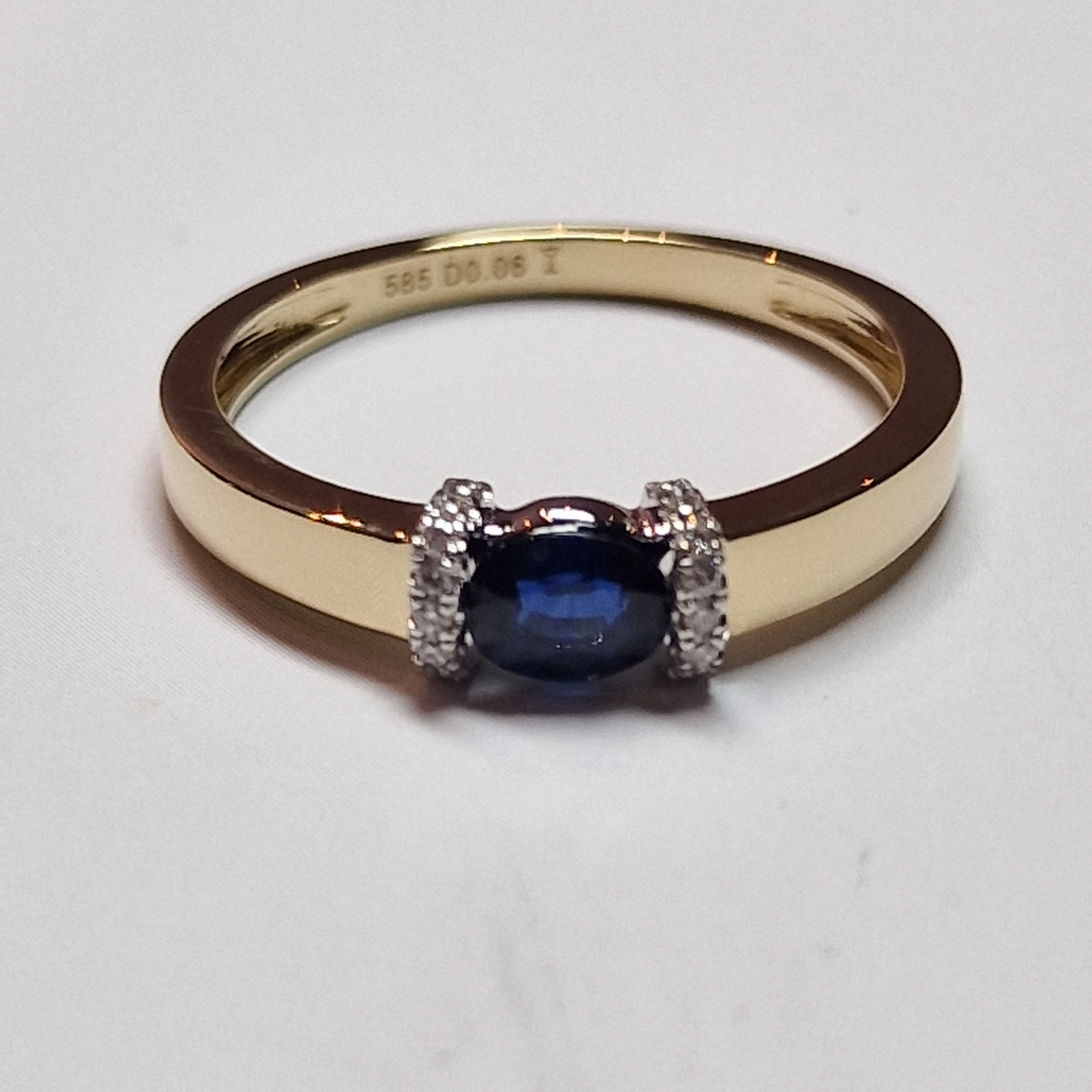 14k geelgouden ring met saffier en diamant