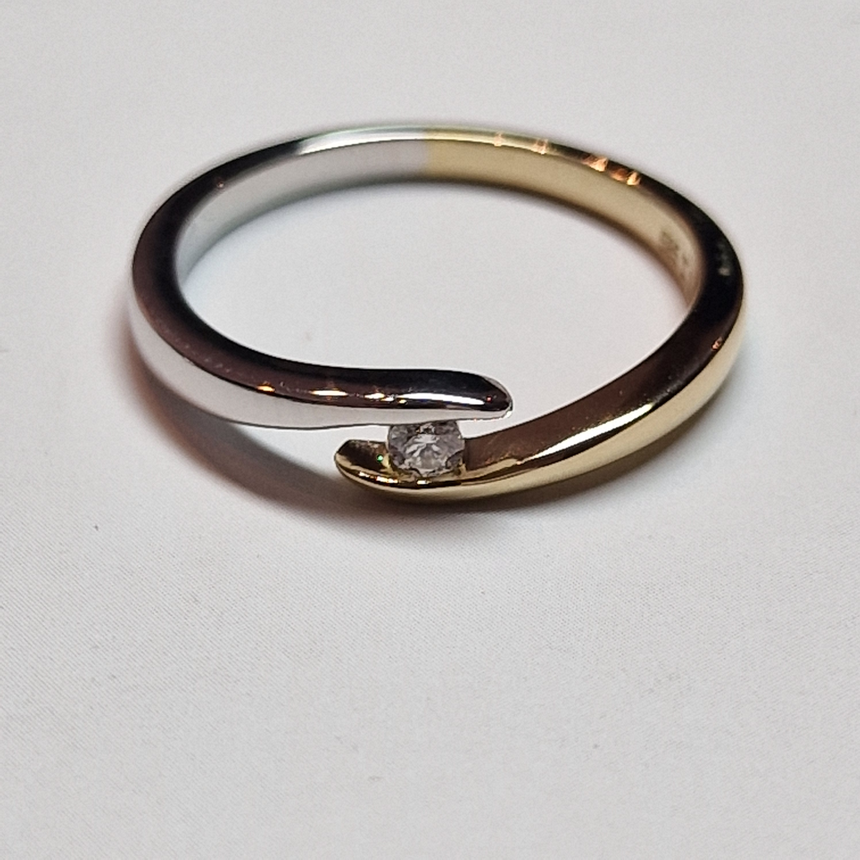 14k geel en witgouden slagring met diamant