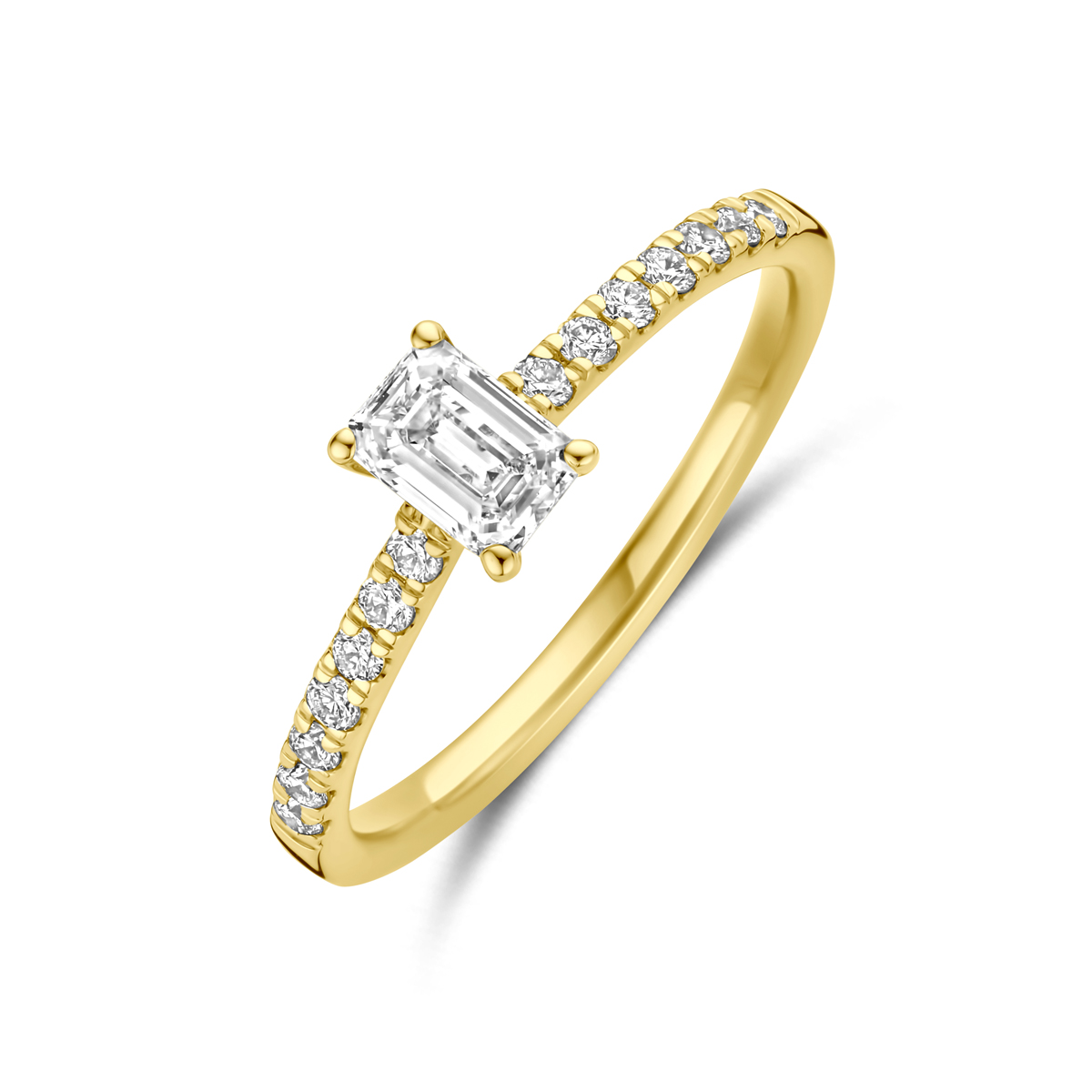 14k Geelgouden ring uitgevoerd met lab grown diamant. De steen heeft een afmeting van 5,5x4,0mm. Het totale diamantgewicht is 0.58ct. Lab grown diamanten zijn diamanten die ontstaan in een laboratorium. Onder extreem hoge druk en temperatuur wordt het natuurlijk ontstaansproces nagebootst met als eindresultaat een diamant met dezelfde chemische eigenschappen maar met een andere oorsprong.