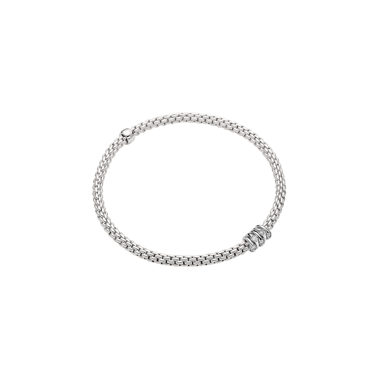 Het Fope Prima Flex-it armband modelnummer 74608BX_BB_B_XBX_00M is een verfijnde 18-karaats witgouden armband met diamanten van 0,07 karaat. Perfect te dragen voor elke gelegenheid, zowel casual als formeel. Draag het solo voor een elegante touch of combineer met andere sieraden voor een opvallende look. Een tijdloze aanvulling op elke sieradencollectie.