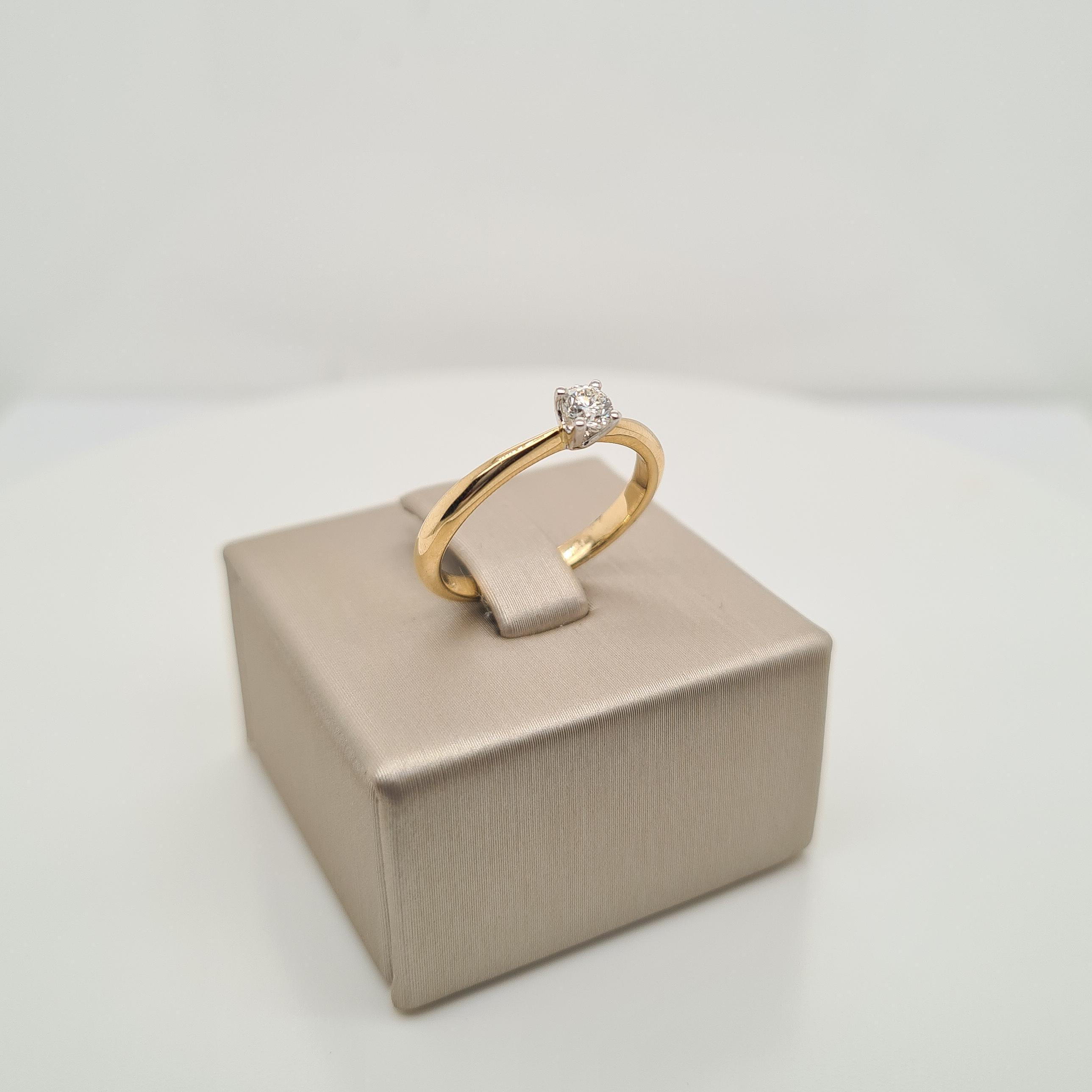 14krt geelgouden solitair ring met diamant (0.19ct)