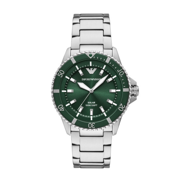 Deze Emporio Armani Horloge, modelnummer AR11698, heeft een zilverkleurige roestvrijstalen kast van 42mm en is nikkelvrij. De horloge heeft een datumfunctie en is ideaal voor een stijlvolle, dagelijkse look. Combineer met zowel formele als informele outfits voor een elegante uitstraling. Perfect voor de pols en geschikt voor elke gelegenheid.
