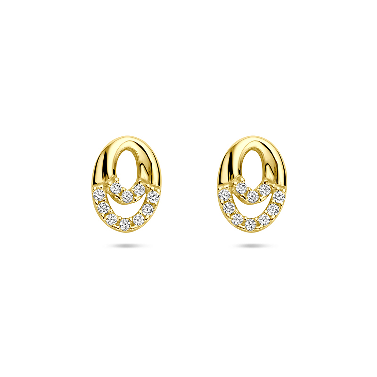 14k Geelgouden oorknoppen uitgevoerd met zirkonia. De oorknoppen hebben een afmeting van 8x6mm.