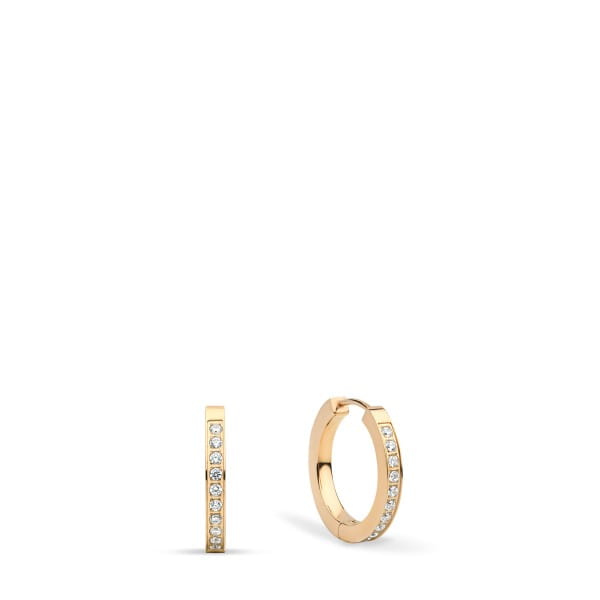  Creëer je look met elegante en unieke combinaties. De ARCTIC SYMPHONY COLLECTION zorgt voor een creatief hoogtepunt met zijn grote selectie prachtige ringen, bedels, kettingen, armbanden en oorbellen. Deze sieradencollectie wordt gekenmerkt door de combinatie van hoogwaardige materialen zoals hightech keramiek, zirkonia stenen, roestvrij staal en Milanese mesh. De rechttoe rechtaan, eenvoudige look harmonieert perfect met de BERING horlogecollectie en rondt zo het algemene merkconcept van BERING perfect af.  Diameter: 20 mm 