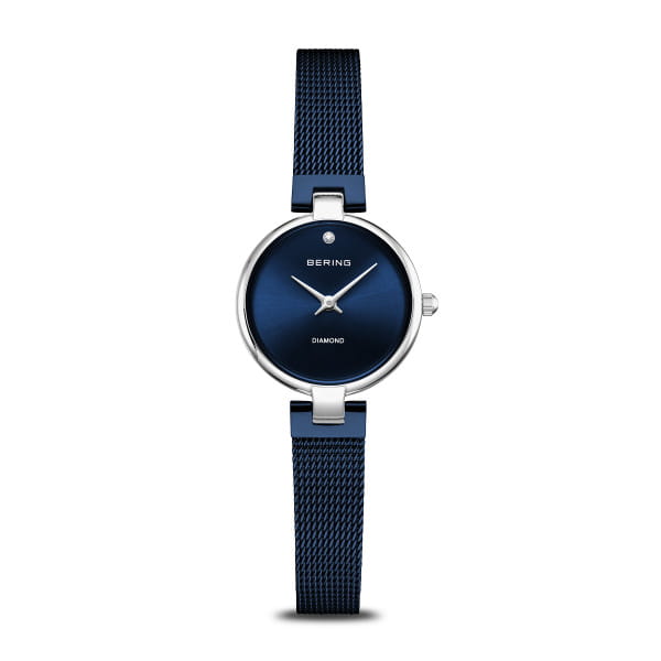  Klassiek, puristisch en toch spannend. Perfect stijlvol samen met contemporain  minimalisme. De CLASSIC-COLLECTIE is ge&iuml;nspireerd op Deens design en staat voor unieke horloges die je dagelijkse stijl perfect accentueren.    Zeer hard kristalhelder en krasvast saffierglas zorgt dat de prachtige wijzerplaat duidelijk zichtbaar is. 