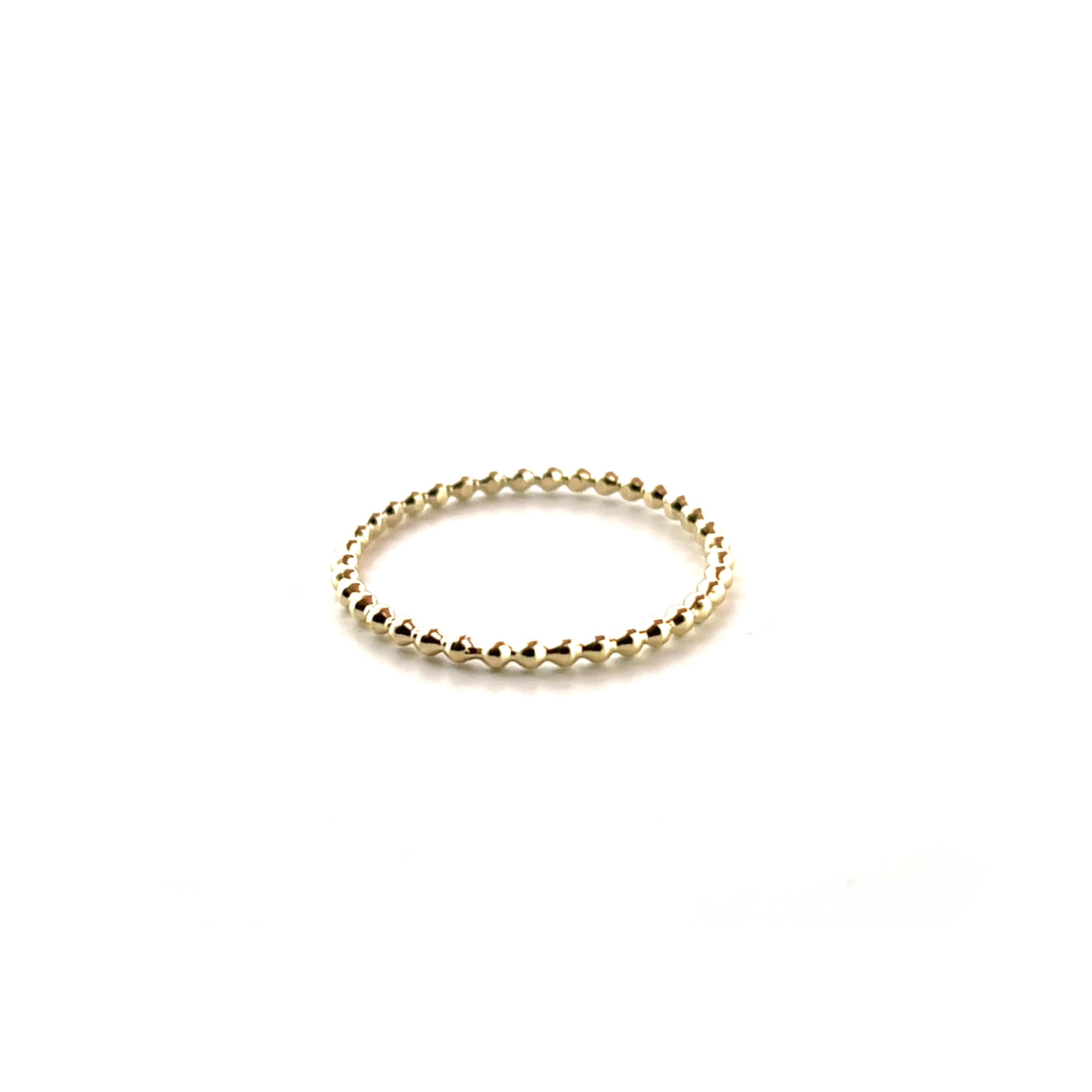 Smalle gouden aanschuifring van 1.5mm. Mooi om een bestaande ring mee uit te breiden door er 1 of 2 ringen bij aan te schuiven. Of te combineren met meerdere aanschuifringen.

Maak een afspraak en kom deze ring passen! Of bestel haar gelijk, dan sturen we deze mooi verpakt naar je toe.