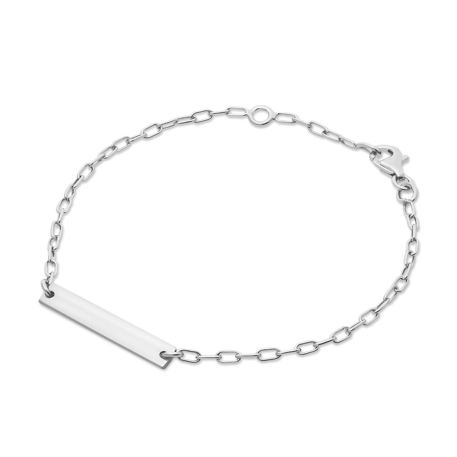 Een schakelarmband is een tijdloos item wat nooit uit de mode gaat! Deze armband van Glow is gemaakt van 925 sterling zilver. Het plaatje heeft een afmeting van 4 x 25mm. Straalt deze armband binnenkort om jouw pols?

GLOW
Benadruk jouw stijl met de verfijnde sieraden van GLOW en laat je inspireren door de uitgebreide collectie 14 karaats gouden sieraden van de hoogste Europese kwaliteit. Ontworpen om elke dag te dragen. Naast tijdloze ontwerpen bestaat de collectie ook uit hippe sieraden; zoals minimalistische gouden kettingen en afische oorknopjes. Wil je een beetje extra stralen? Kies dan voor flonkerende zirkonia of ga voor luxe met onze geraffineerde diamanten sieraden.
  
  Specificaties
  - 104.2378.19
  - Armband
  - 925 sterling zilver
  - Lengte verstelbaar: 17 - 19cm
