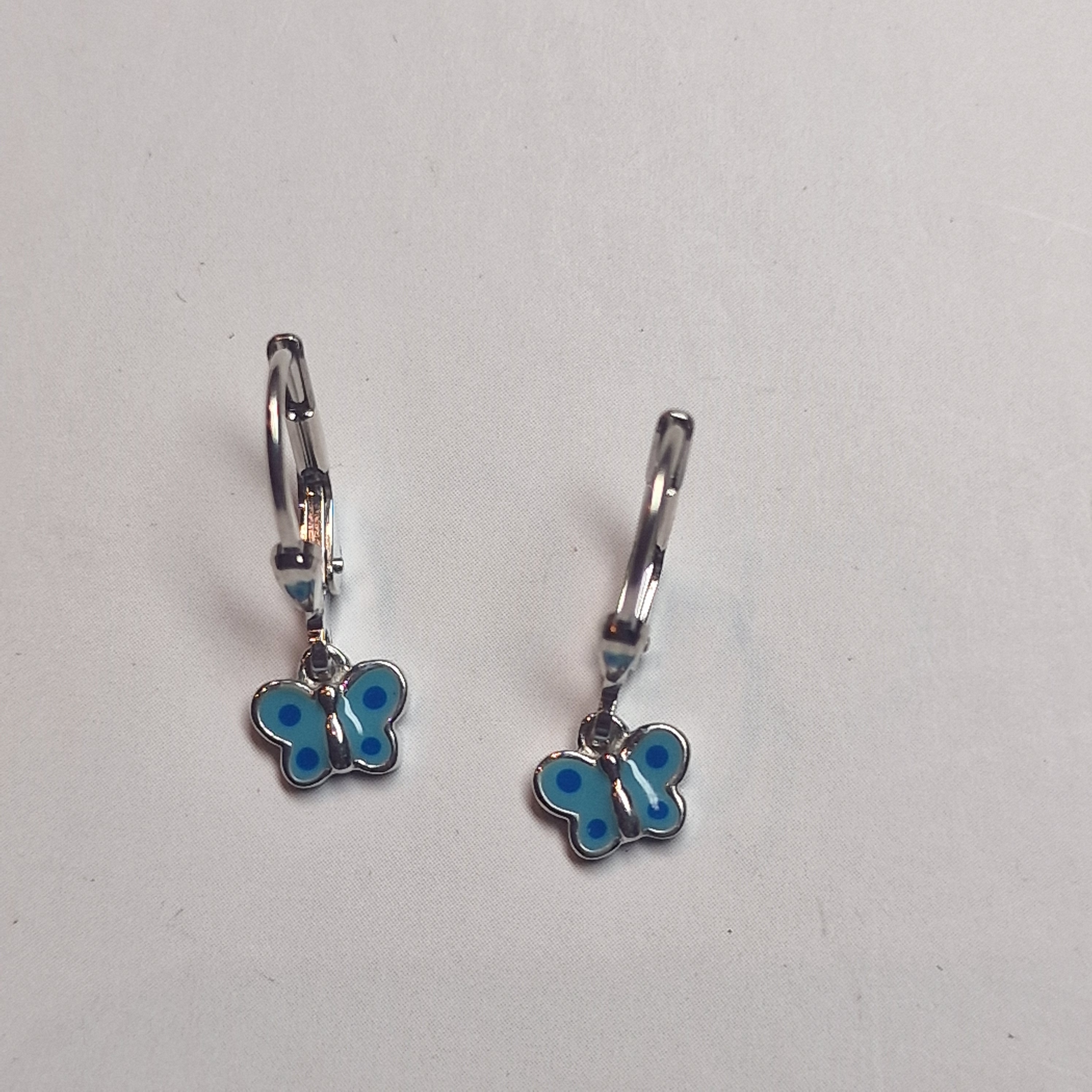 zilveren vlinder oorbellen met brisuur sluiting, blauw emaille