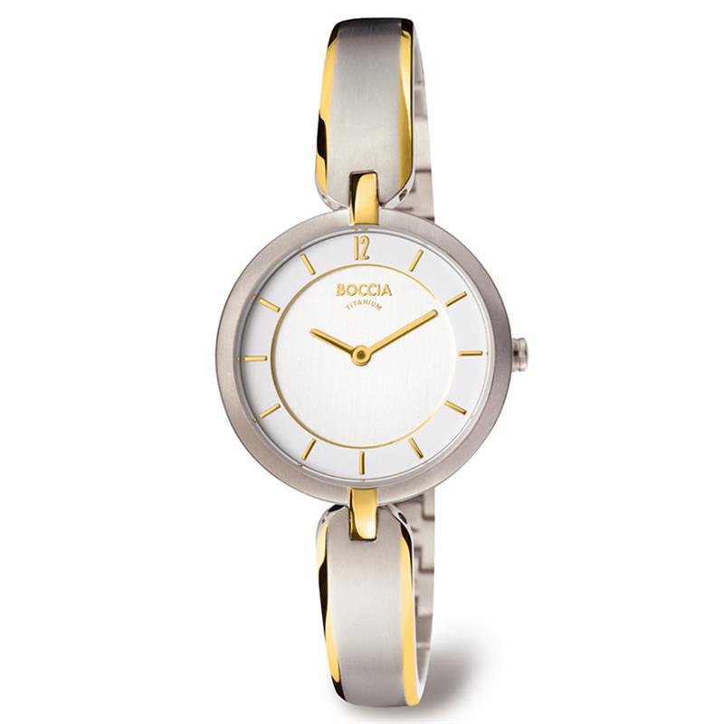 Diese Uhr, Modellnummer 3164-03, verfügt über ein Quarzuhrwerk und ein silberfarbenes Design. Mit einem Titangehäuse und -armband ist sie hypoallergen und wasserfest (Stufe 5). Der runde Korpus mit Saphirglas passt perfekt zum analogen Zifferblatt mit Streifen. Ideal für den täglichen Gebrauch, fügt sie sich nahtlos in formelle und lässige Anlässe ein.