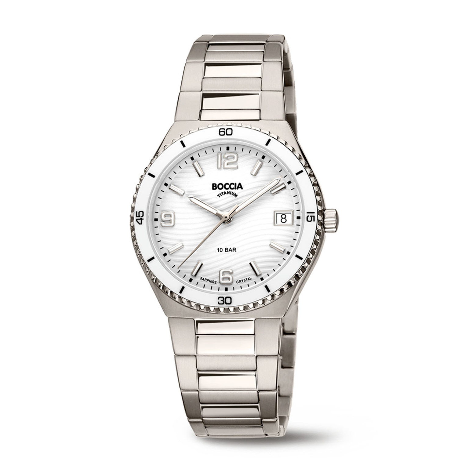 Das Produkt DAU-Q TI,CER.WEIß,ZBL:WEI�/SILB IND,S-G, Modellnummer 3367-01, bietet einen eleganten Titan-Armband in Silber, ein rundes Gehäuse aus Titan mit Saphirglas und einen weißen Ziffernblatt. Die analoge Quarzuhr ist wasserdicht bis 10 ATM und hat eine Datumsfunktion. Perfekt für den stilvollen täglichen Gebrauch oder besondere Anlässe.