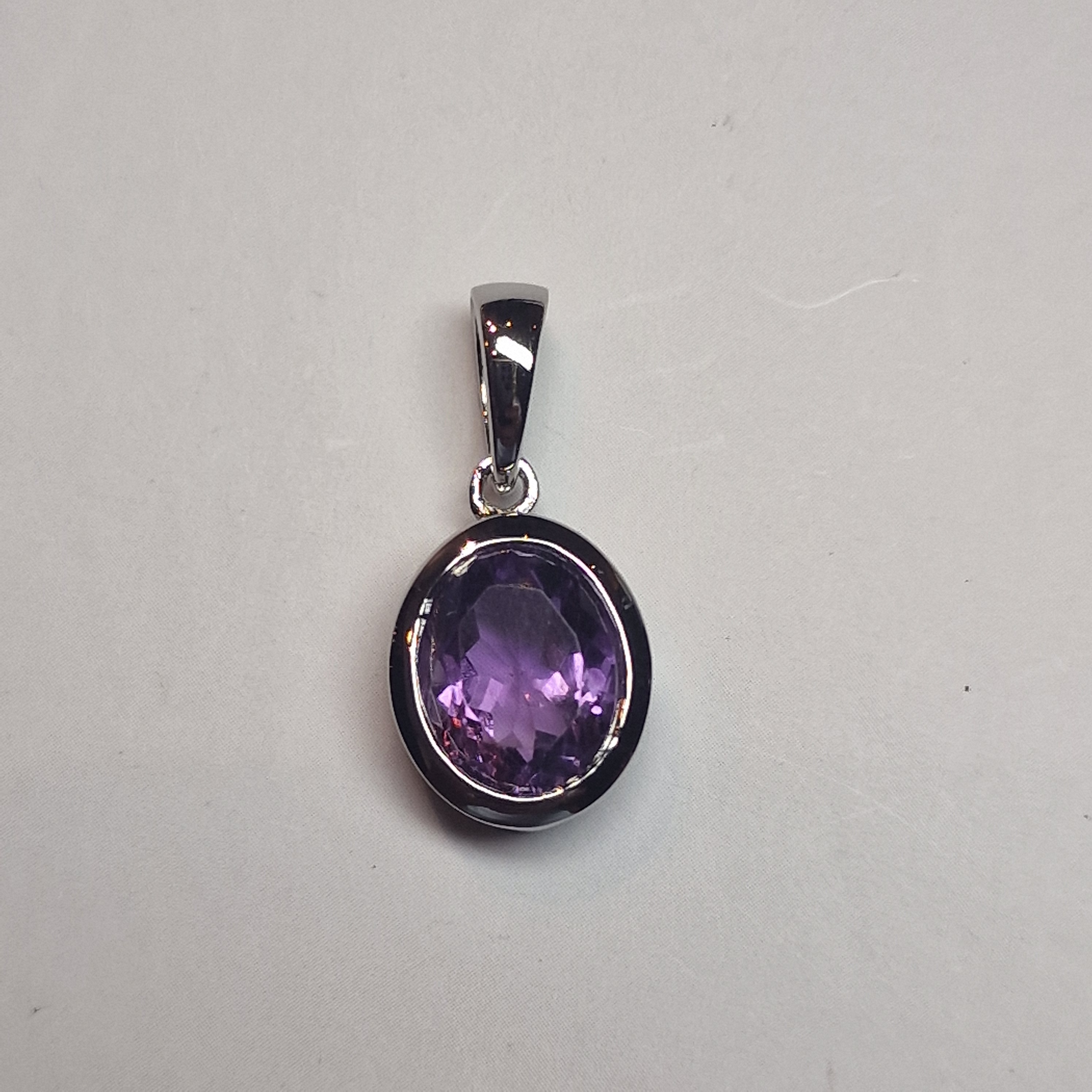 zilveren hanger met ovale Amethist 10 x 8 mm