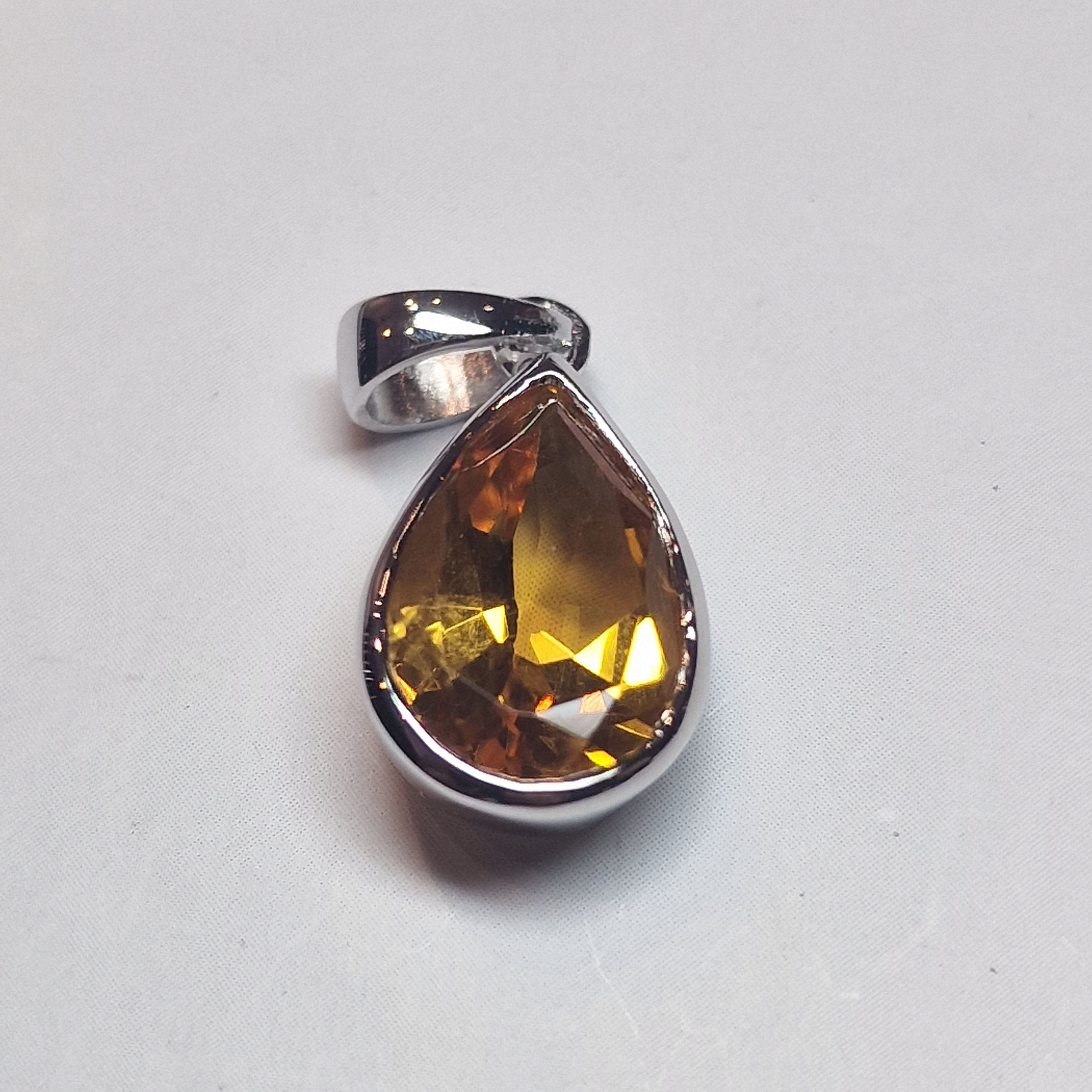 zilveren hanger met peer geslepen Citrien 12 x 8 mm