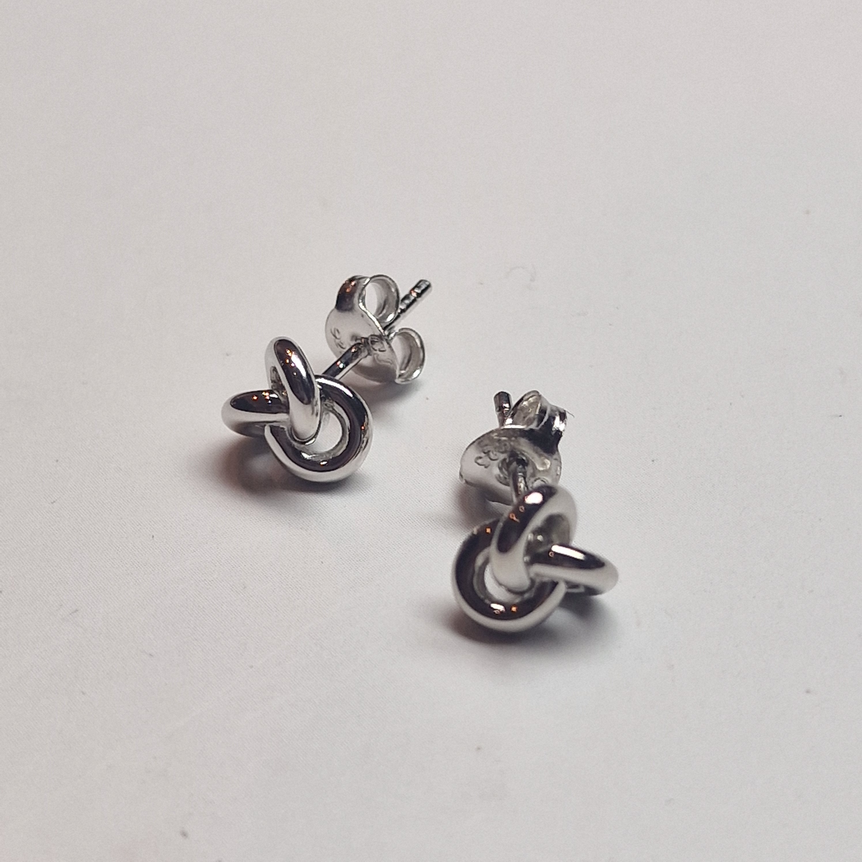 zilveren oorbel knoop