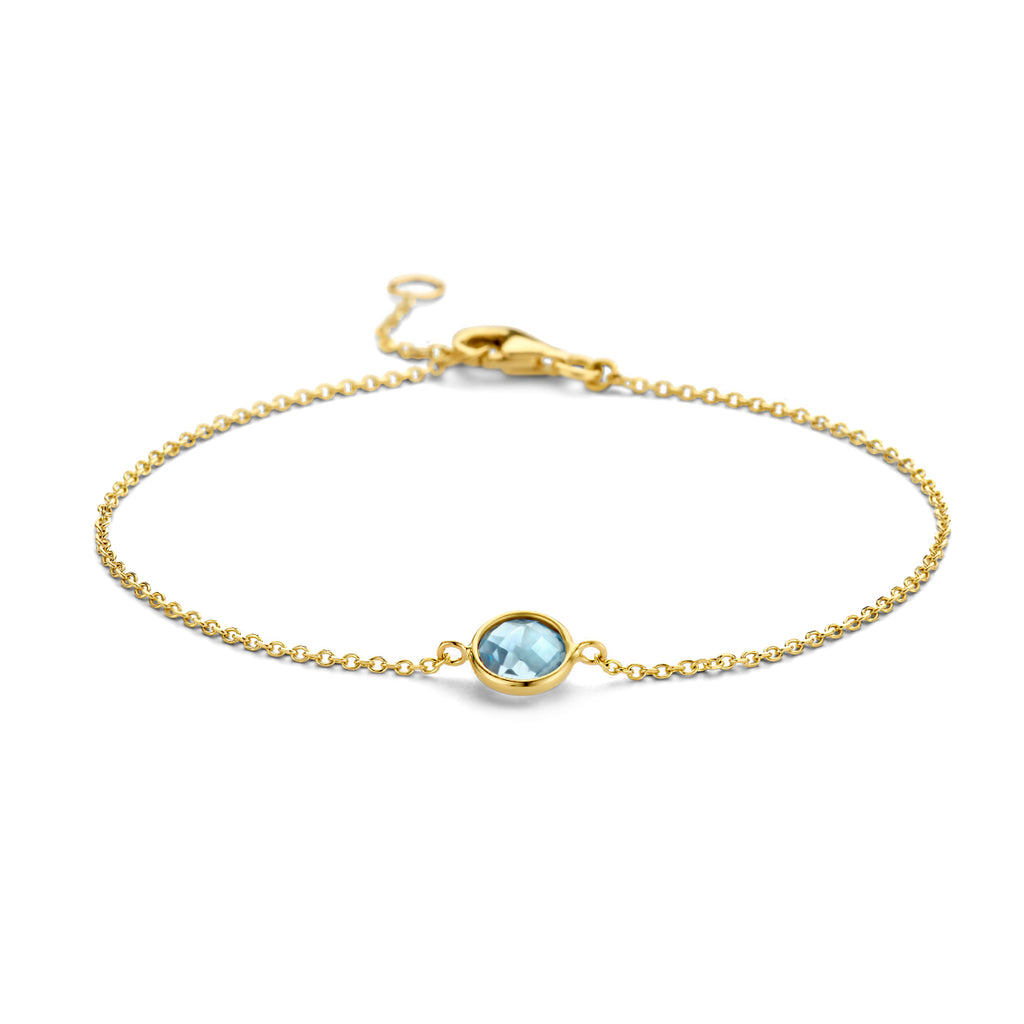 14k Geelgouden armband met een schitterende blauw topaas. De armband heeft draaglengtes van 16.5 en 19cm. Uitgevoerd met een karabijn sluiting. De schakelbreedte is 1.2mm.