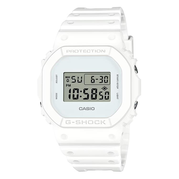 Aangemoedigd en bevoegd. Maak kennis met de monochrome DW-5600WW-7 met wit-op-wit kleurenschema.

De DW-5600 is helemaal wit - kast, bezel, horlogeband, zelfs tot en met het horlogeglas.

Het perfecte casual accessoire dat je street fashion styling naar een hoger niveau tilt.